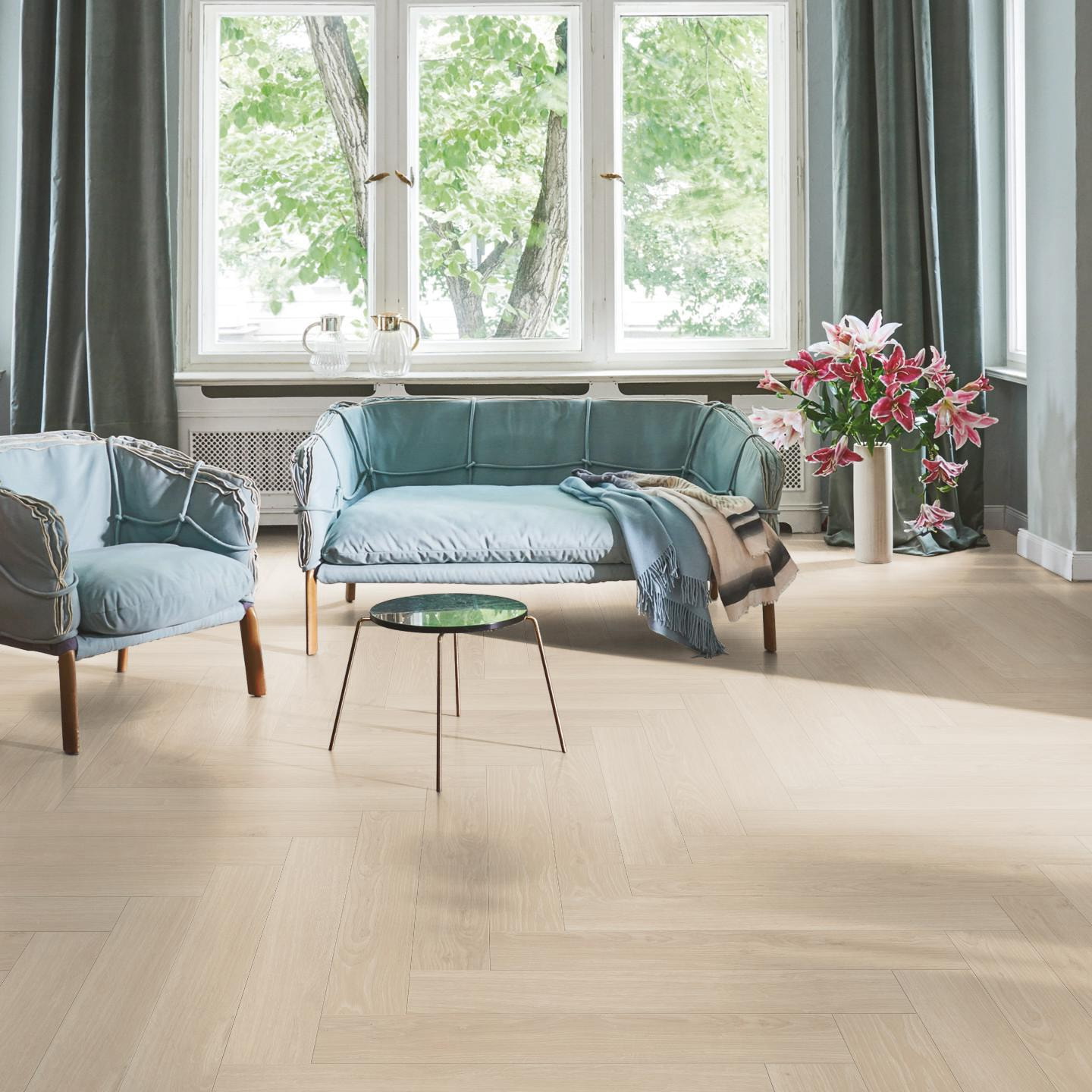 Milieubild Wohnzimmer in Stadtwohnung - Parador Laminat Trendtime 3 Eiche Studioline geschliffen Milieubild Wohnzimmer in Stadtwohnung - Parador 1747863