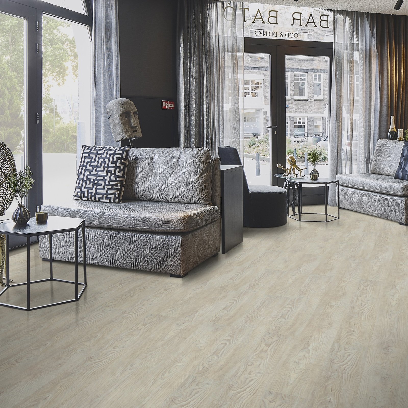 Milieubild Lounge in Hotelbar - Forbo Flooring Klebe-Vinyl Enduro Dryback Wood White Pine Milieubild Lounge in Hotelbar - Forbo Flooring 217633