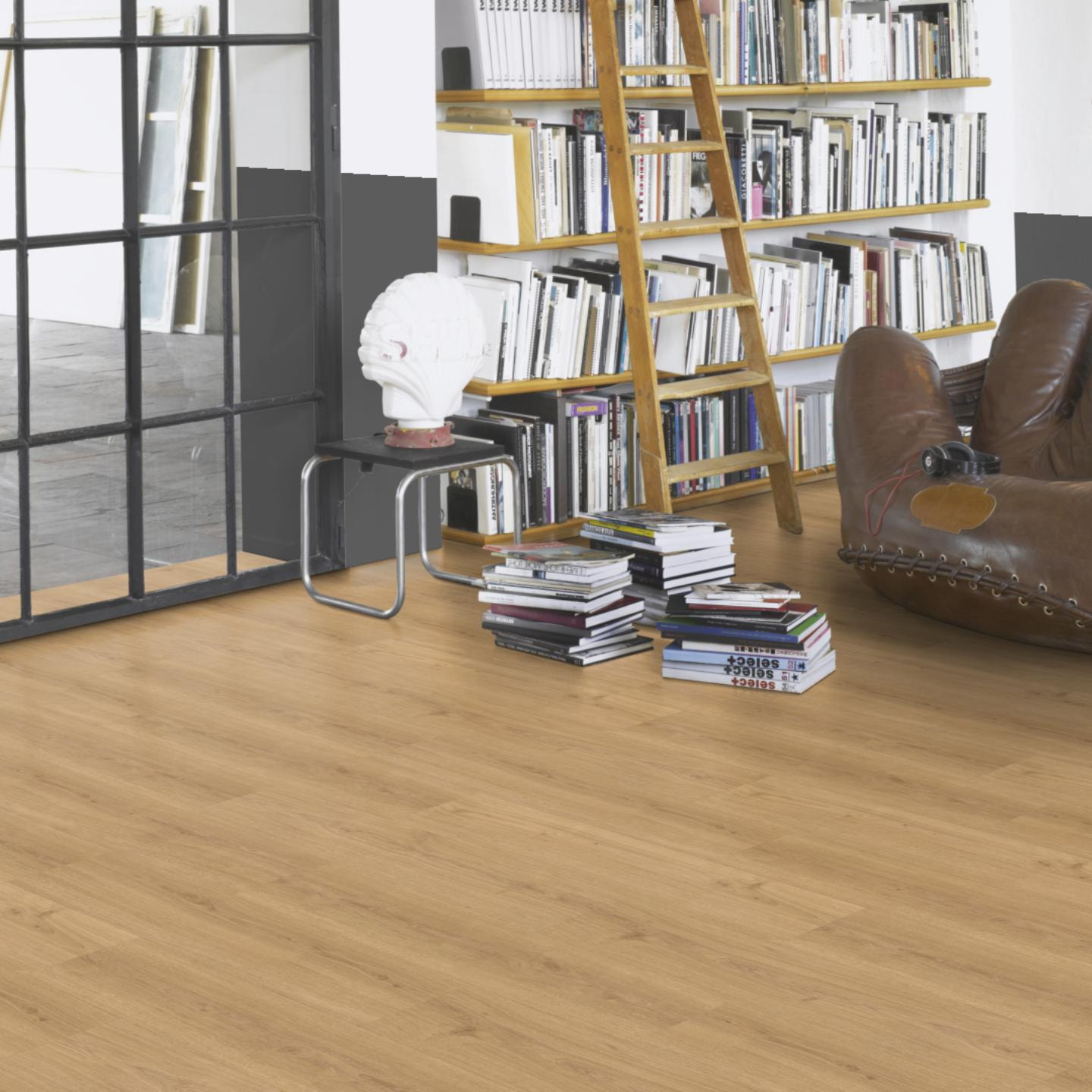 Milieubild Modernes Wohnzimmer mit Atelier - Parador Klebe-Vinyl Classic 2025 Eiche Regent natur Milieubild Modernes Wohnzimmer mit Atelier - Parador 1748866