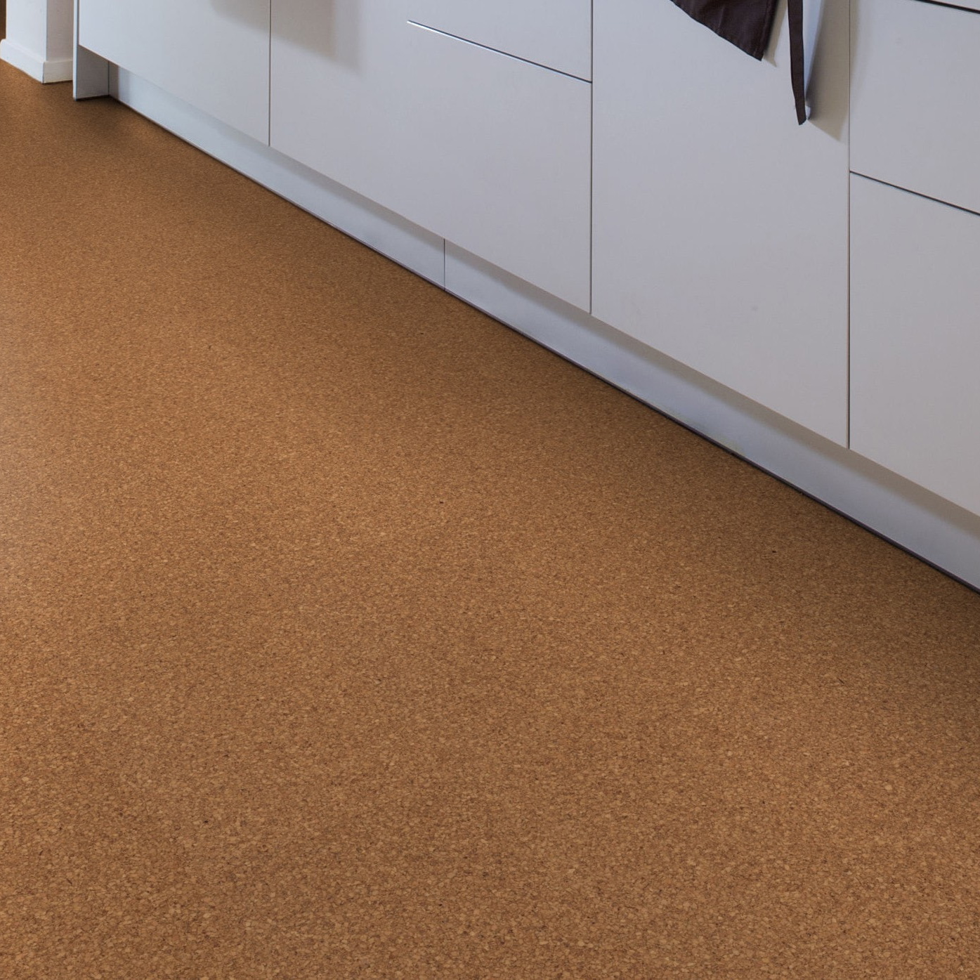 Milieubild Esszimmer mit Küchenblock - Wicanders HDF Klick-Korkboden cork Essence Originals Natural Milieubild Esszimmer mit Küchenblock - Wicanders 80002234