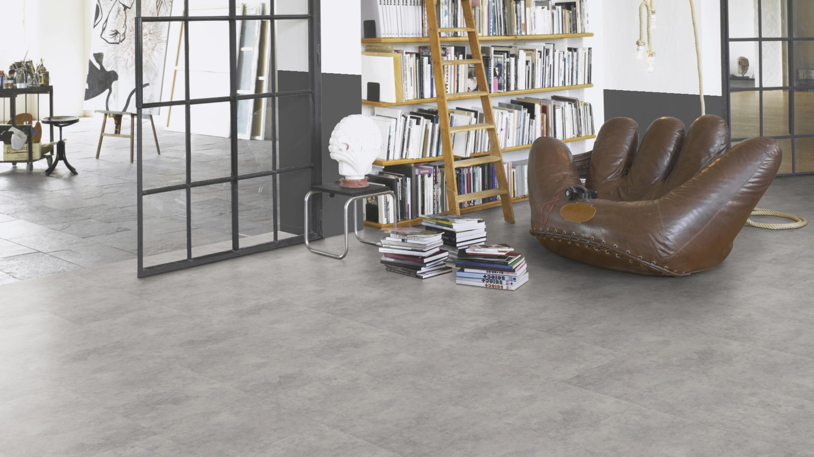 Milieubild Modernes Wohnzimmer mit Atelier - Parador Klebe-Vinyl Trendtime 5 Dryback Beton grau Milieubild Modernes Wohnzimmer mit Atelier - Parador 1750853