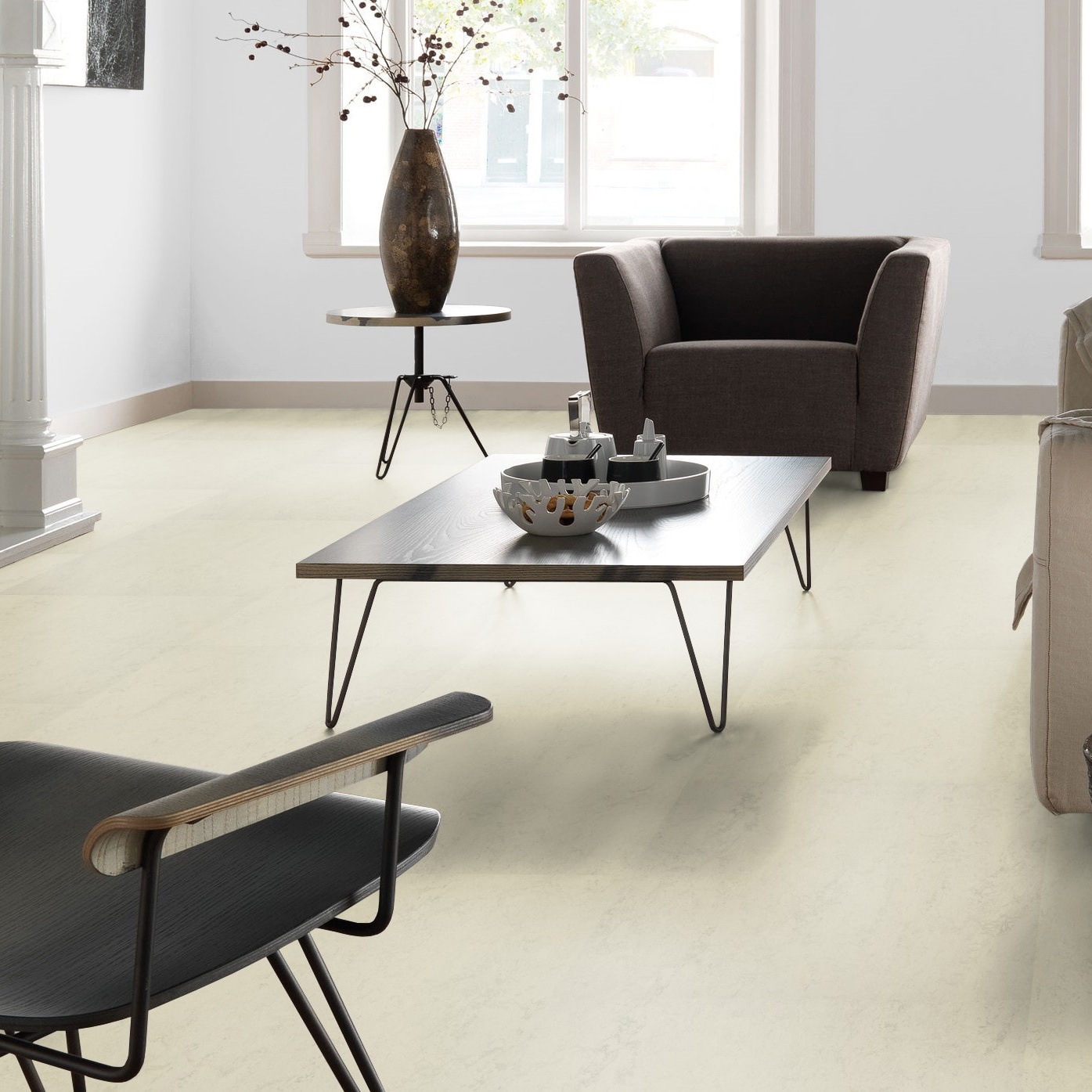 Milieubild Altbau-Wohnzimmer mit Kamin - Forbo Flooring Marmoleum Modular Neutral Pluto Milieubild Altbau-Wohnzimmer mit Kamin - Forbo Flooring 255288