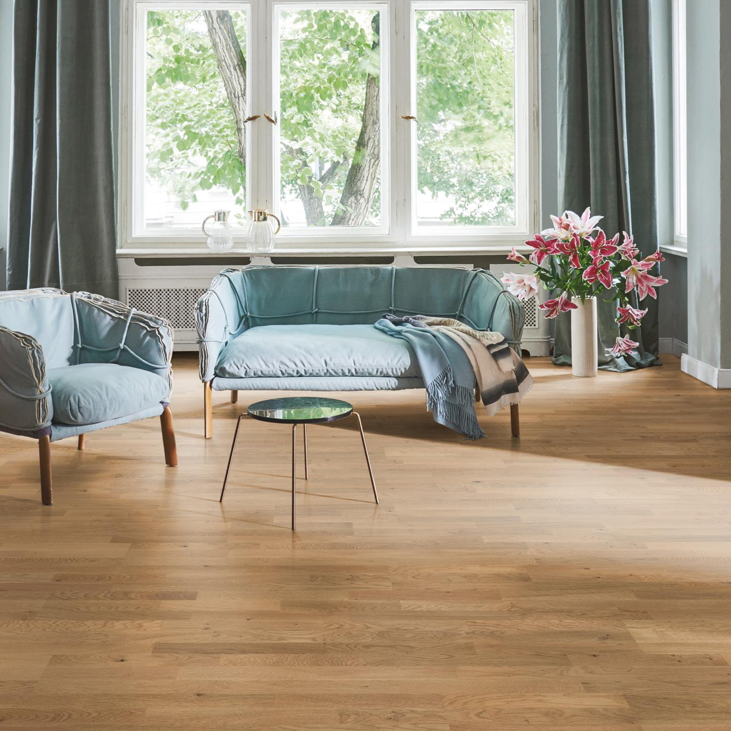 Milieubild Wohnzimmer in Stadtwohnung - Parador Parkett Basic 11-5 Eiche astig Milieubild Wohnzimmer in Stadtwohnung - Parador 1518245