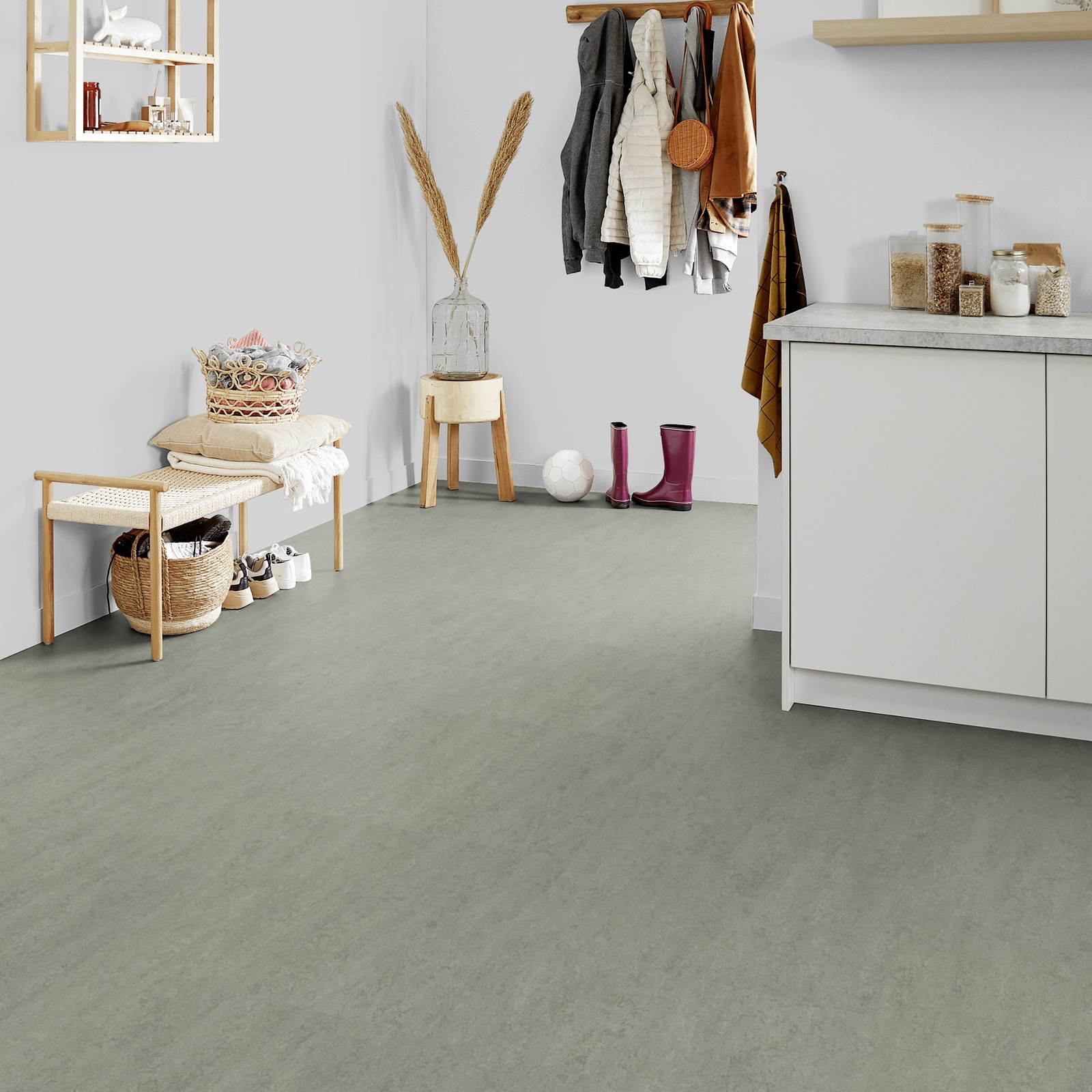 Milieubild Kompakte Küchenzeile im offenen Wohnbereich - Forbo Flooring Marmoleum Modular Neutral Cinder Milieubild Kompakte Küchenzeile im offenen Wohnbereich - Forbo Flooring 255343