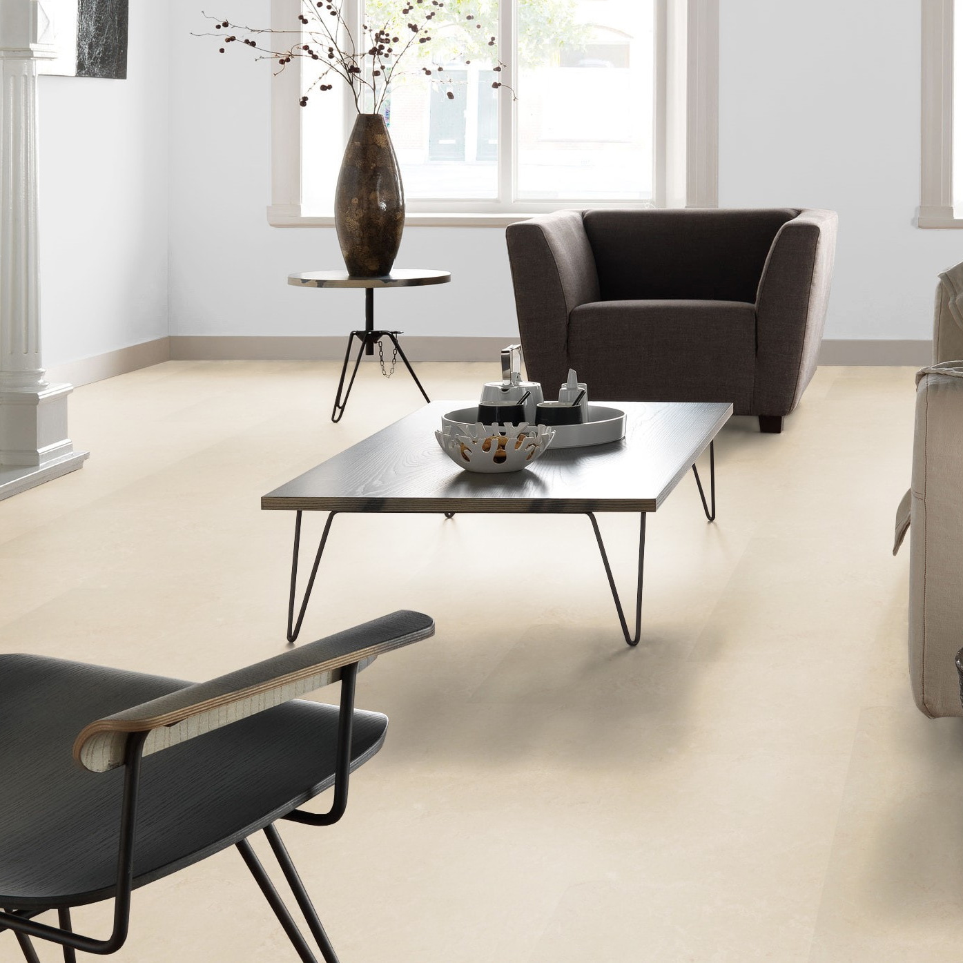 Milieubild Altbau-Wohnzimmer mit Kamin - Forbo Flooring Marmoleum Click Cloudy Sand Milieubild Altbau-Wohnzimmer mit Kamin - Forbo Flooring 176471