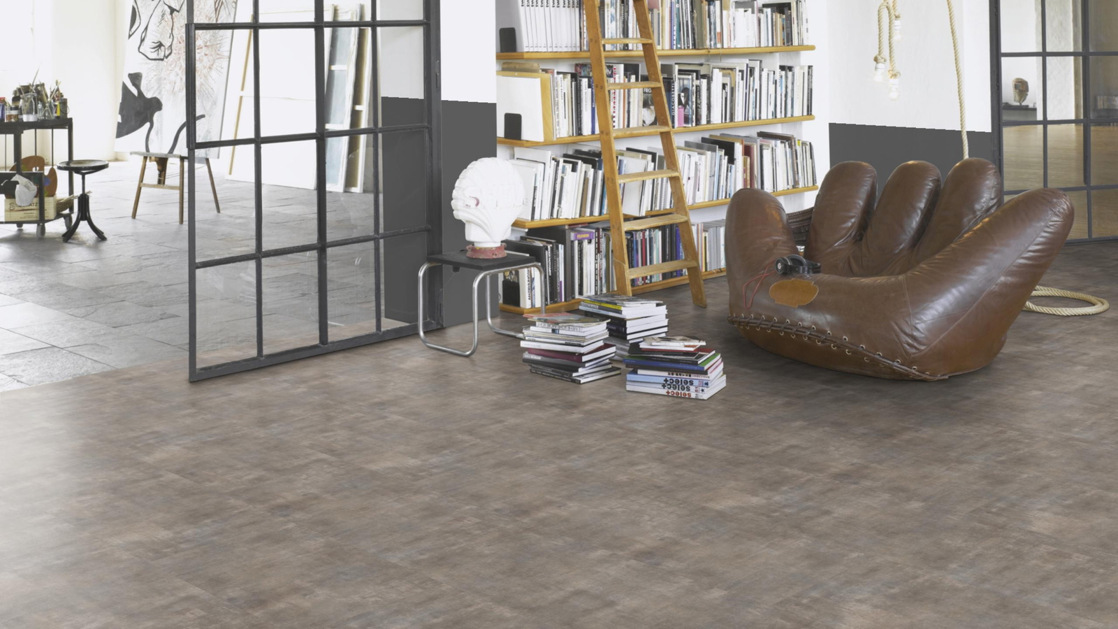 Milieubild Modernes Wohnzimmer mit Atelier - Parador Klebe-Vinyl Trendtime 5 Dryback Mineral grey Milieubild Modernes Wohnzimmer mit Atelier - Parador 1750855