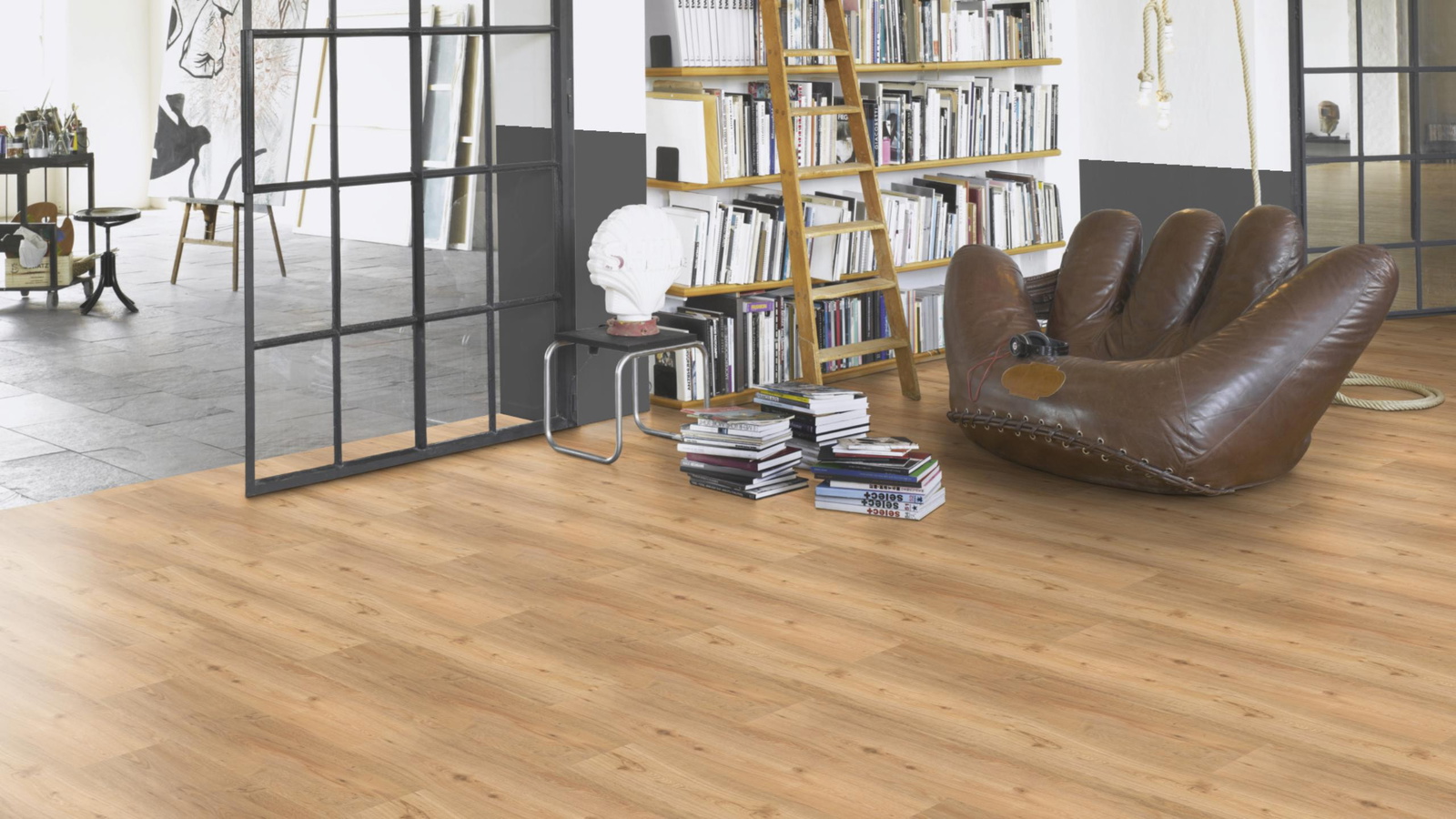 Milieubild Modernes Wohnzimmer mit Atelier - Parador Klebe-Vinyl Basic 2.0 Eiche natur Milieubild Modernes Wohnzimmer mit Atelier - Parador 1730779