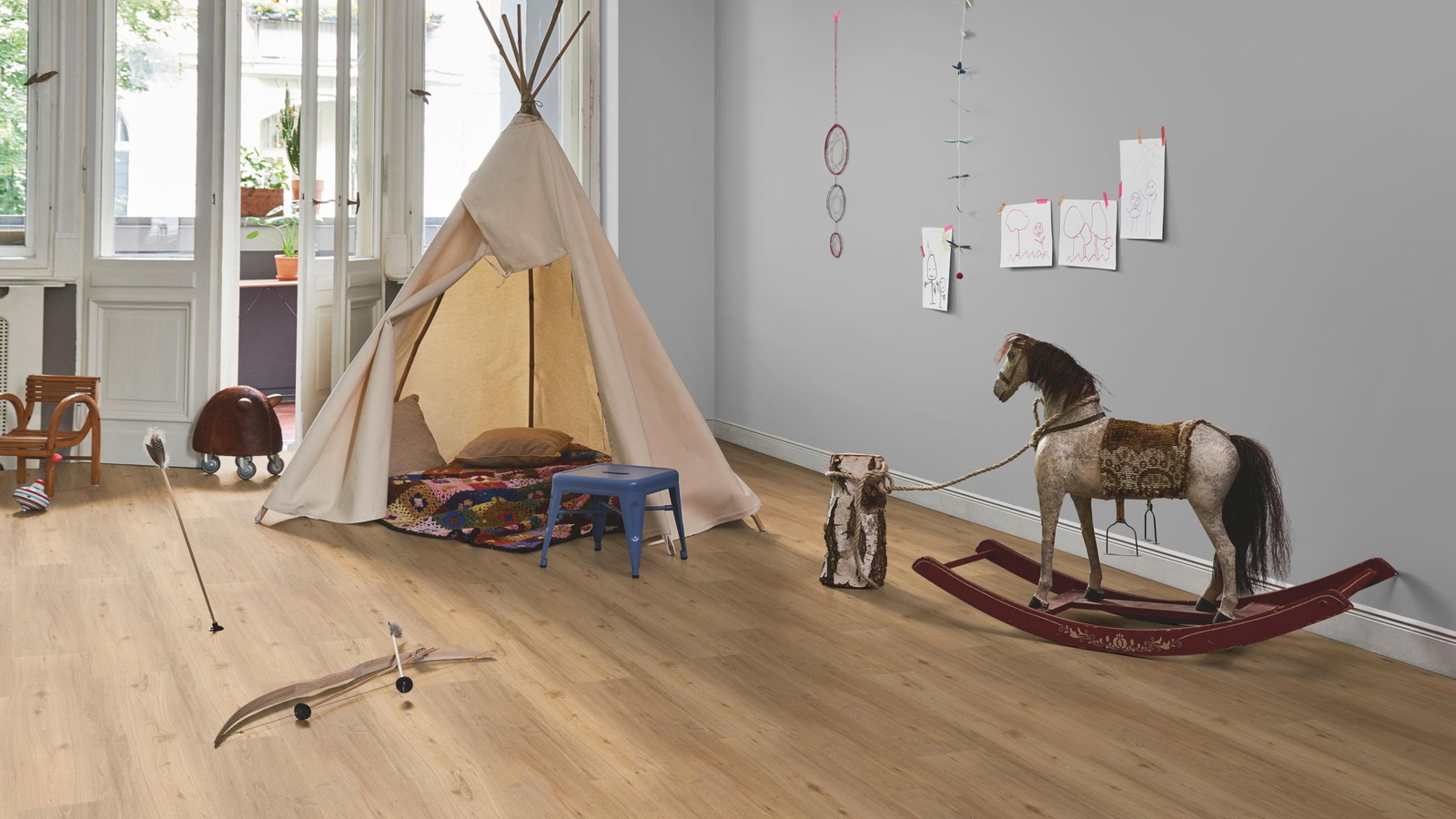 Milieubild Kinderzimmer in Stadtwohnung - Parador Klebe-Vinyl Basic 2.0 Eiche natur Milieubild Kinderzimmer in Stadtwohnung - Parador 1730779