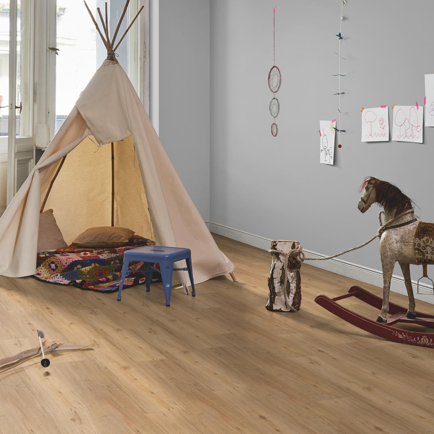 Milieubild Kinderzimmer in Stadtwohnung - Parador Klebe-Vinyl Basic 2.0 Eiche natur Milieubild Kinderzimmer in Stadtwohnung - Parador 1730779