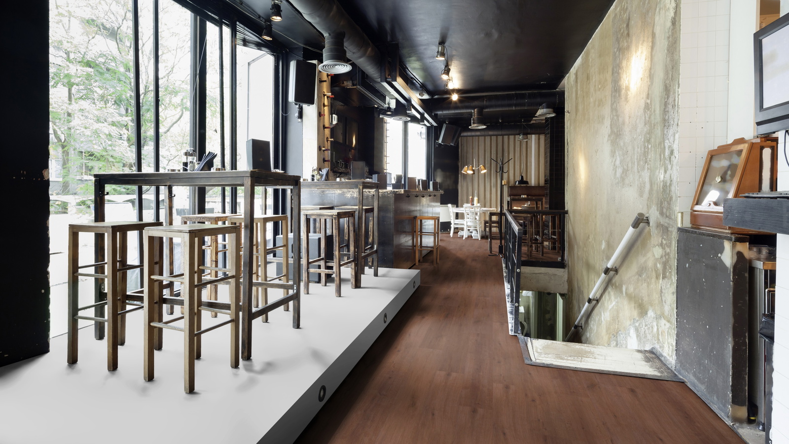 Milieubild Restaurant - Bar mit Tischen und Hockern - wineo PLC316R