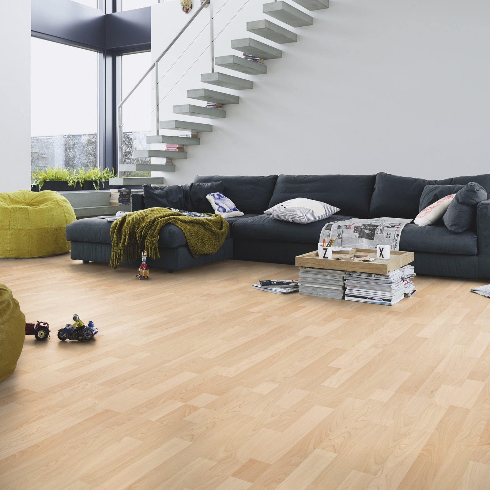 Milieubild Modernes Wohnzimmer mit Kamin - MEISTER Laminat LC 55 Ahorn Milieubild Modernes Wohnzimmer mit Kamin - MEISTER 600012-1288198-00202