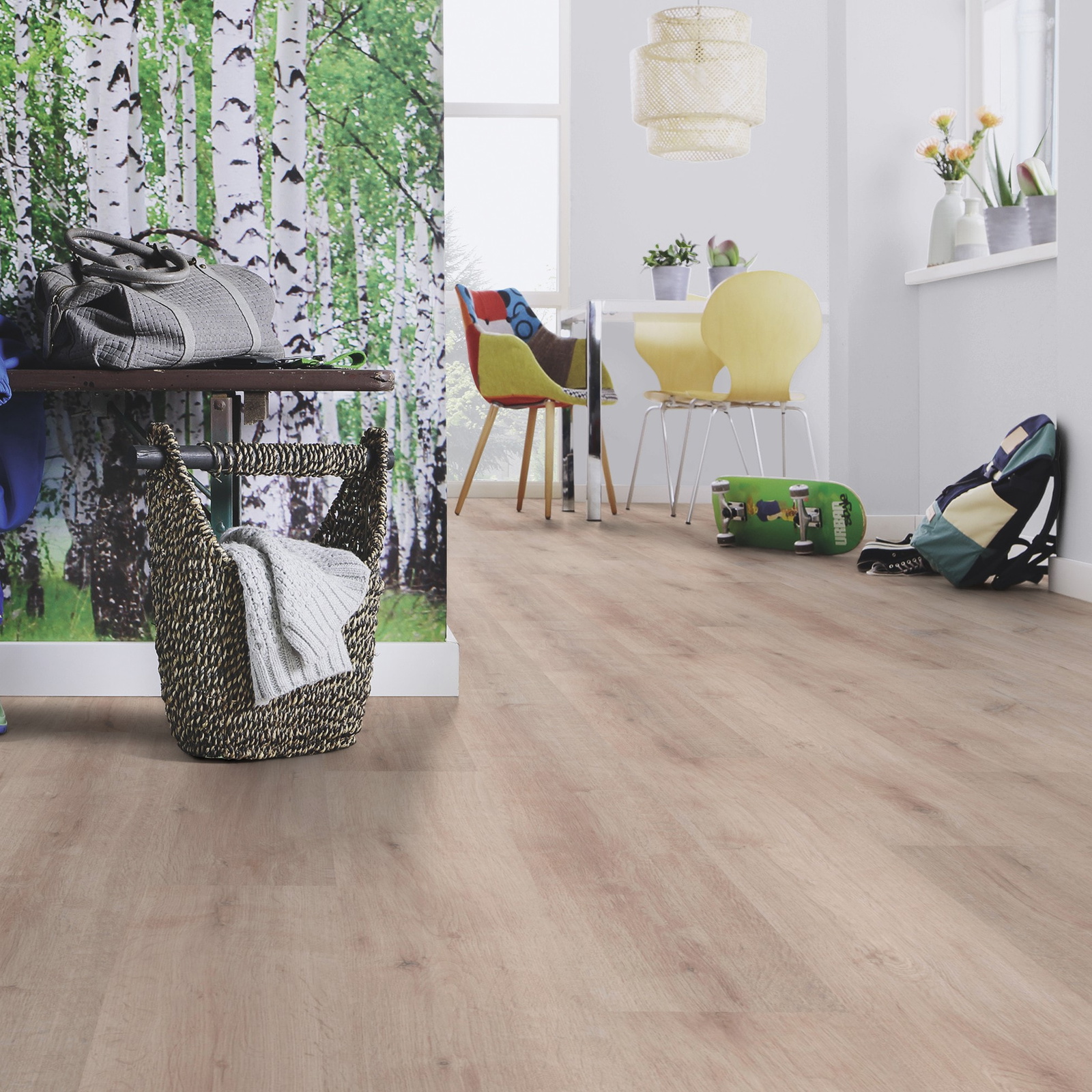 Milieubild Esszimmer mit Flur und Sitzbank - wineo HDF Klick-Bioboden PURLINE wineo 1000 wood XL Rustic Oak Taupe Milieubild Esszimmer mit Flur und Sitzbank - wineo MLP313R
