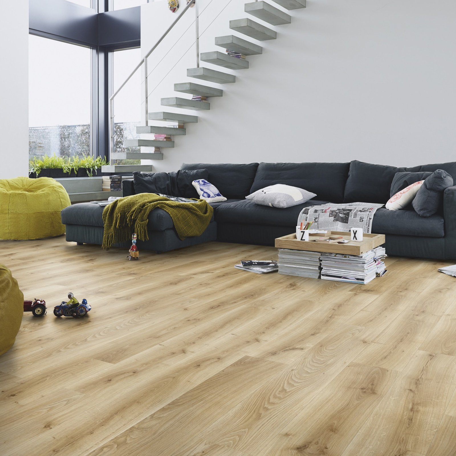Milieubild Modernes Wohnzimmer mit Kamin - MEISTER Laminat LD 55 Eiche East Coast Milieubild Modernes Wohnzimmer mit Kamin - MEISTER 600015-1288198-06682