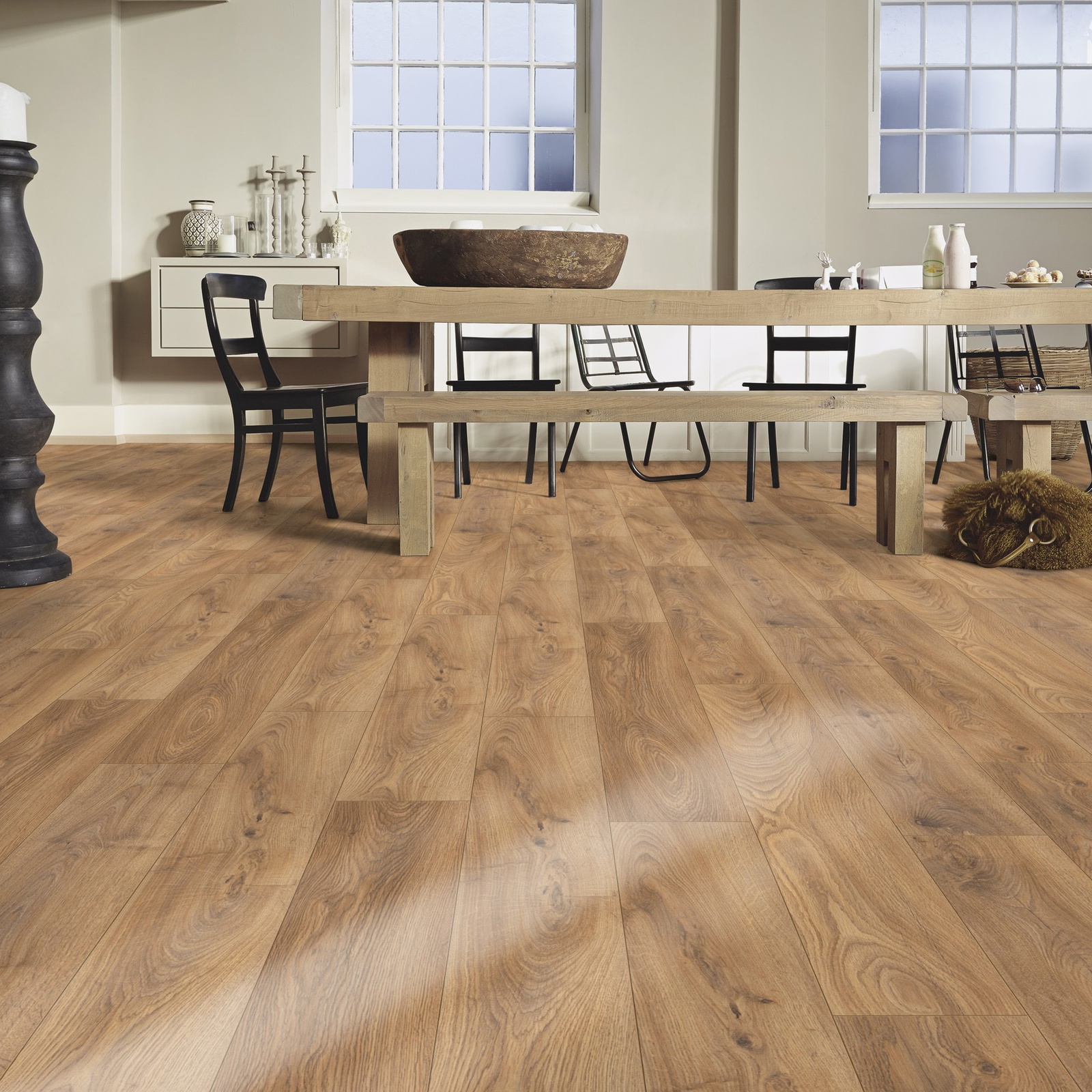 Milieubild Esszimmer mit großem Tisch - Meister Laminat LD 150 Eiche Hazelbrook Milieubild Esszimmer mit großem Tisch - Meister 600017-1288198-07013