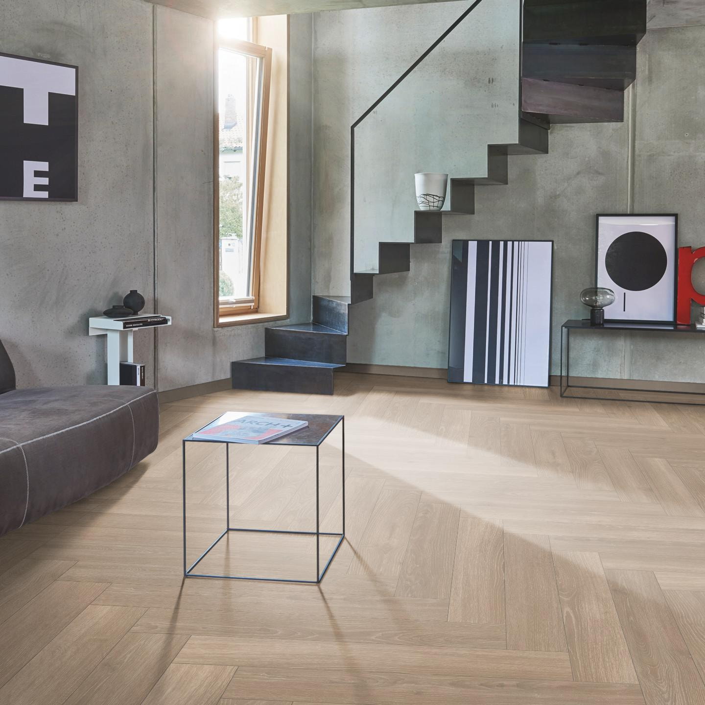 Milieubild Wohnzimmer im modernen Loft-Stil - Parador Laminat Trendtime 3 Eiche Skyline perlgrau Milieubild Wohnzimmer im modernen Loft-Stil - Parador 1747861