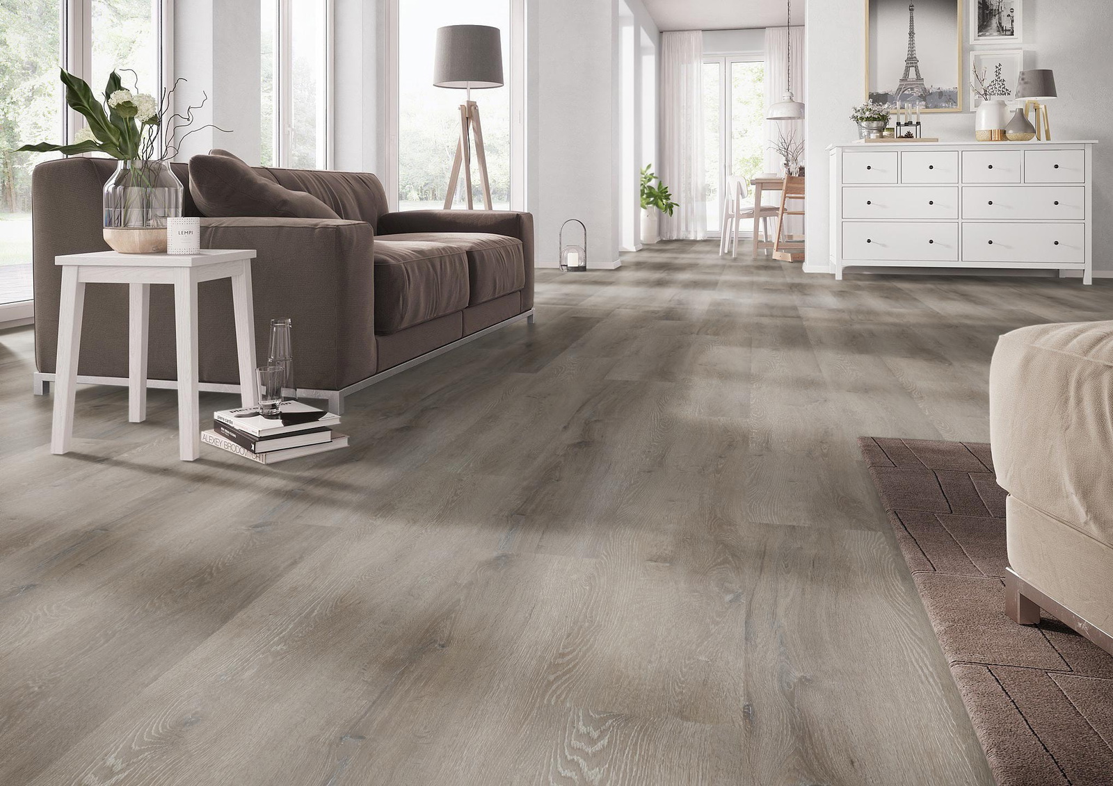 Milieubild Wohnzimmer mit Couch - nexflor Rigid Klick-Vinyl Helios Click Collection Marathon Oak Milieubild Wohnzimmer mit Couch - nexflor NXF-20030-003