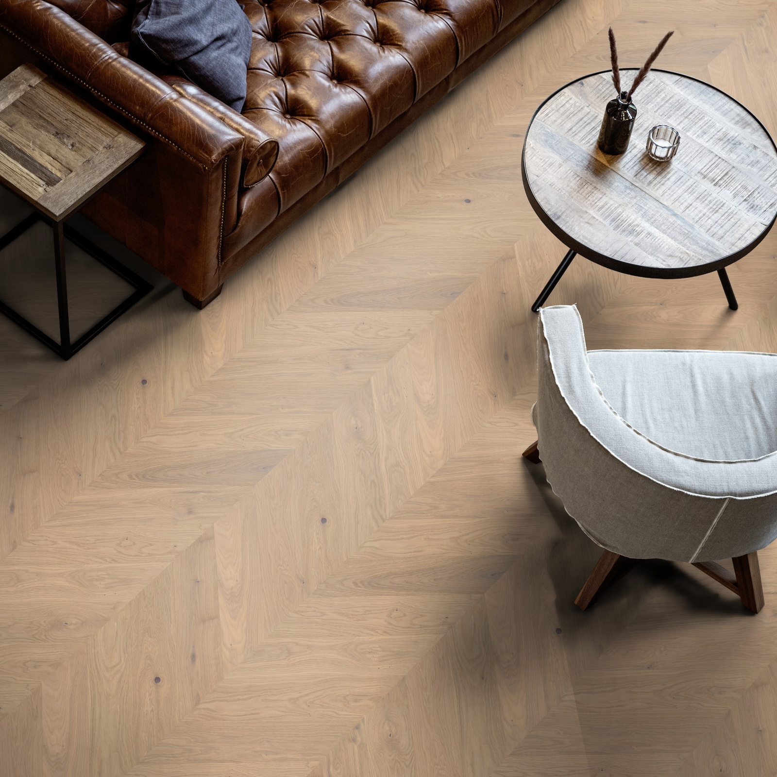 Milieubild Wohnzimmer mit Ledersofa - Blick von oben - ter Hürne Parkett Estate Collection EVO Eiche Ravello Milieubild Wohnzimmer mit Ledersofa - Blick von oben - ter Hürne 1101312683