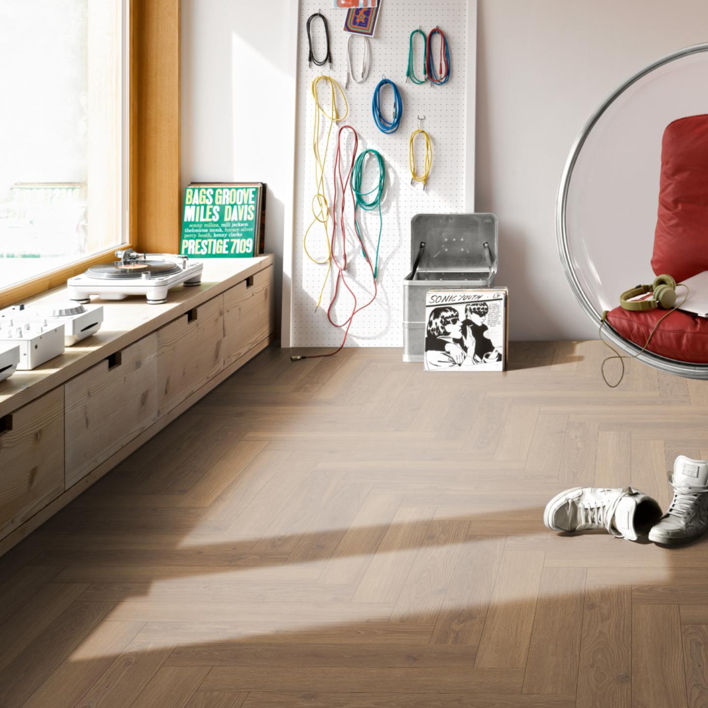 Milieubild Musikzimmer mit Plattenspieler - Parador Laminat Trendtime 3 Eiche Studioline honig Milieubild Musikzimmer mit Plattenspieler - Parador 1747864