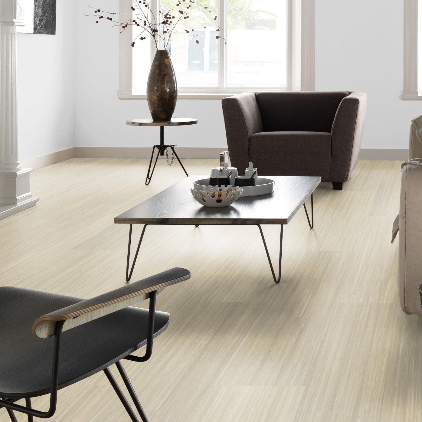 Milieubild Altbau-Wohnzimmer mit Kamin - Forbo Flooring Marmoleum Modular Linear Desert Sand Milieubild Altbau-Wohnzimmer mit Kamin - Forbo Flooring 253744
