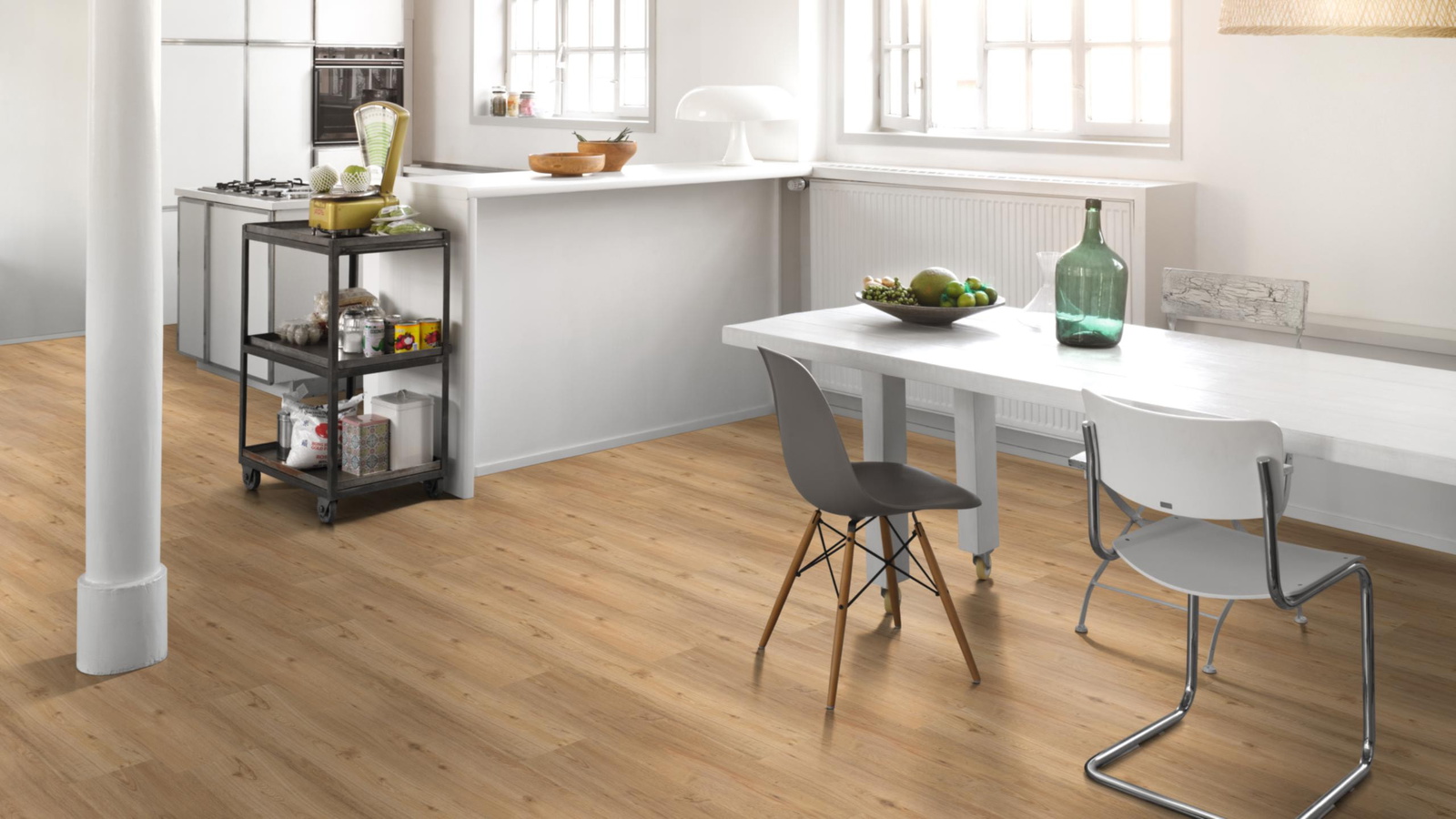 Milieubild Küche mit Essbereich - Parador Klebe-Vinyl Basic 2.0 Eiche natur Milieubild Küche mit Essbereich - Parador 1730779