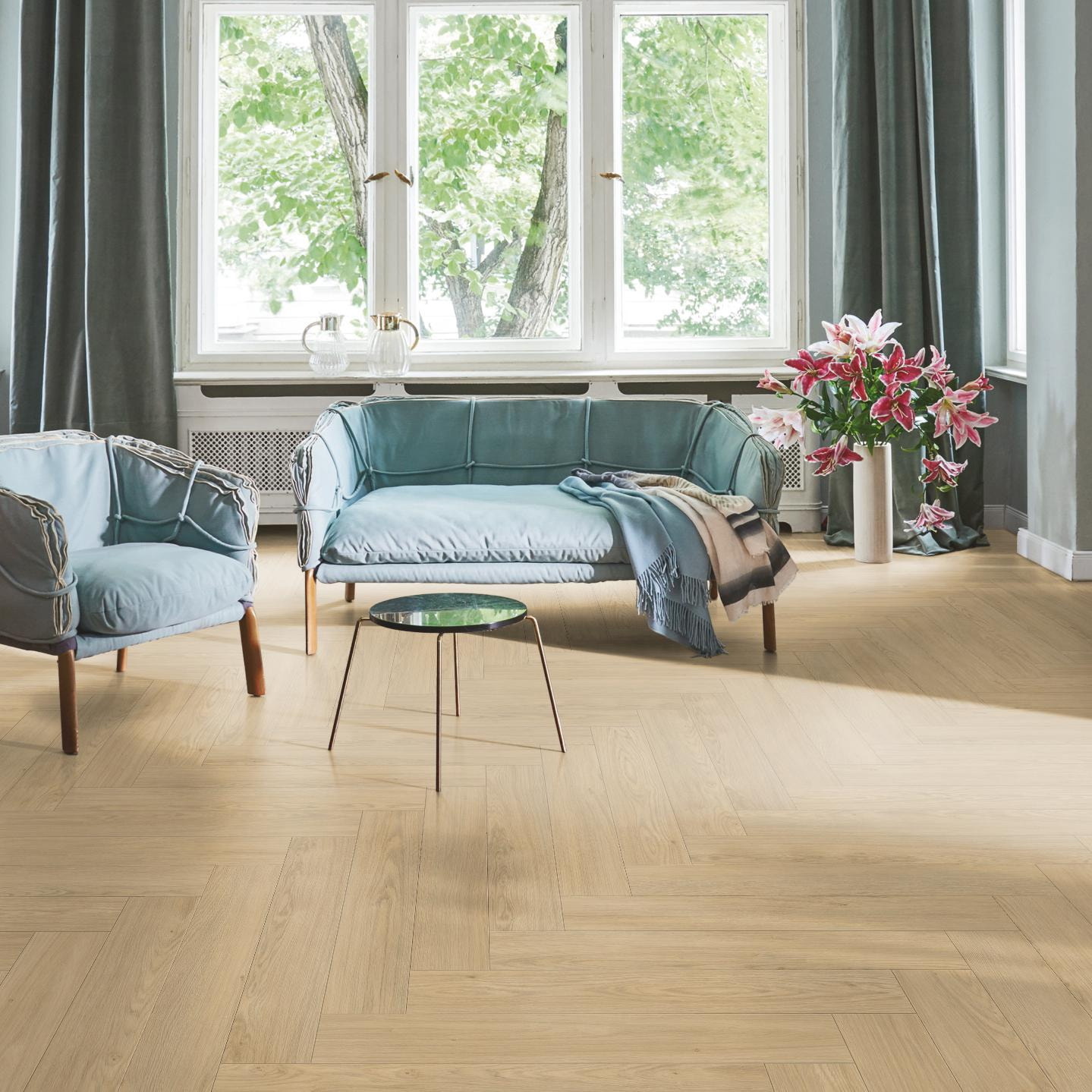 Milieubild Wohnzimmer in Stadtwohnung - Parador Laminat Trendtime 3 Eiche Mont Blanc geschliffen Milieubild Wohnzimmer in Stadtwohnung - Parador 1748753