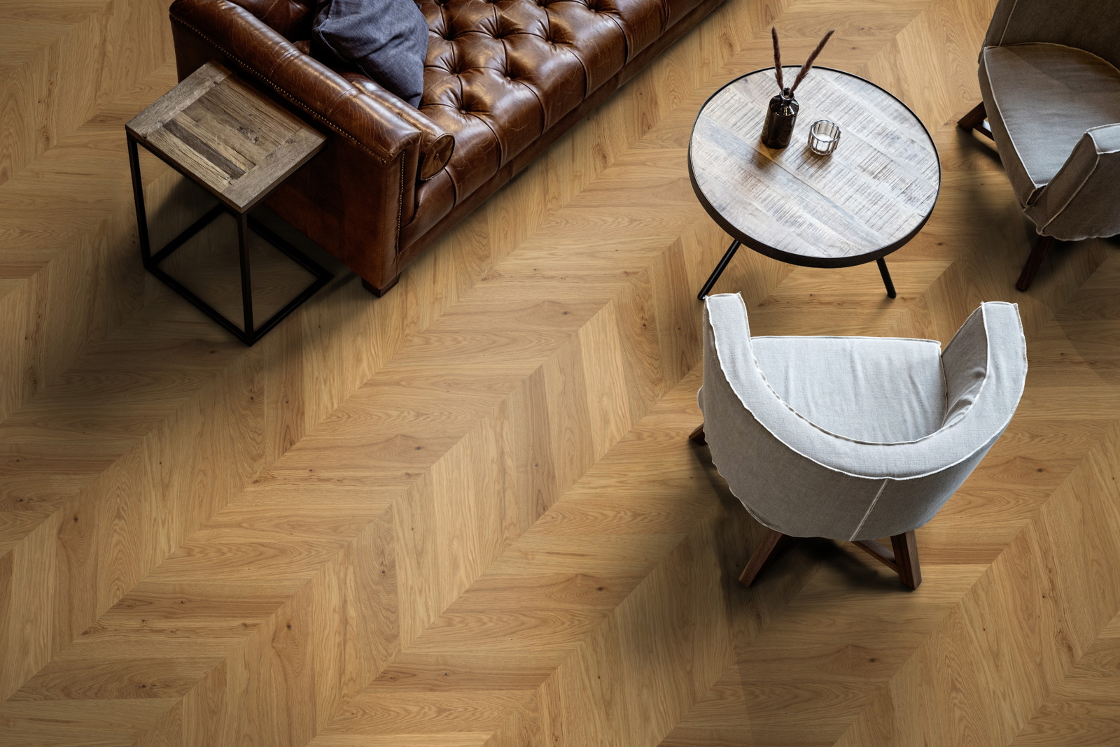 Milieubild Wohnzimmer mit Ledersofa - Blick von oben - ter Hürne Parkett Estate Collection EVO Eiche Jambes Milieubild Wohnzimmer mit Ledersofa - Blick von oben - ter Hürne 1101312681