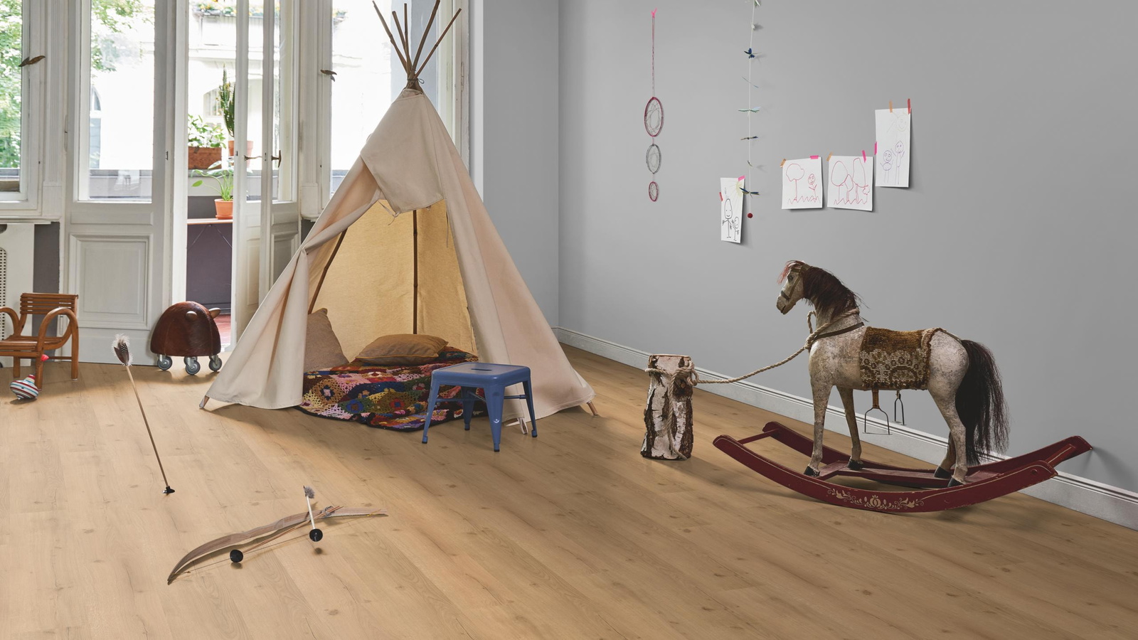 Milieubild Kinderzimmer in Stadtwohnung - Parador Klebe-Vinyl Basic 2.0 Eiche Infinity natur Milieubild Kinderzimmer in Stadtwohnung - Parador 1730799