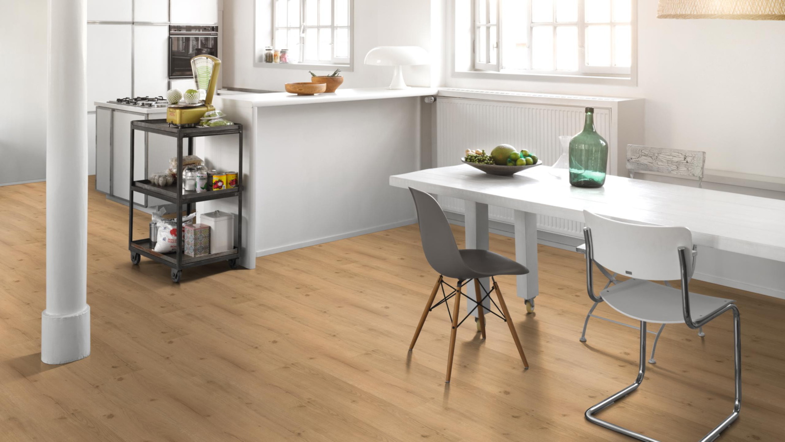 Milieubild Küche mit Essbereich - Parador Klebe-Vinyl Basic 2.0 Eiche Infinity natur Milieubild Küche mit Essbereich - Parador 1730799
