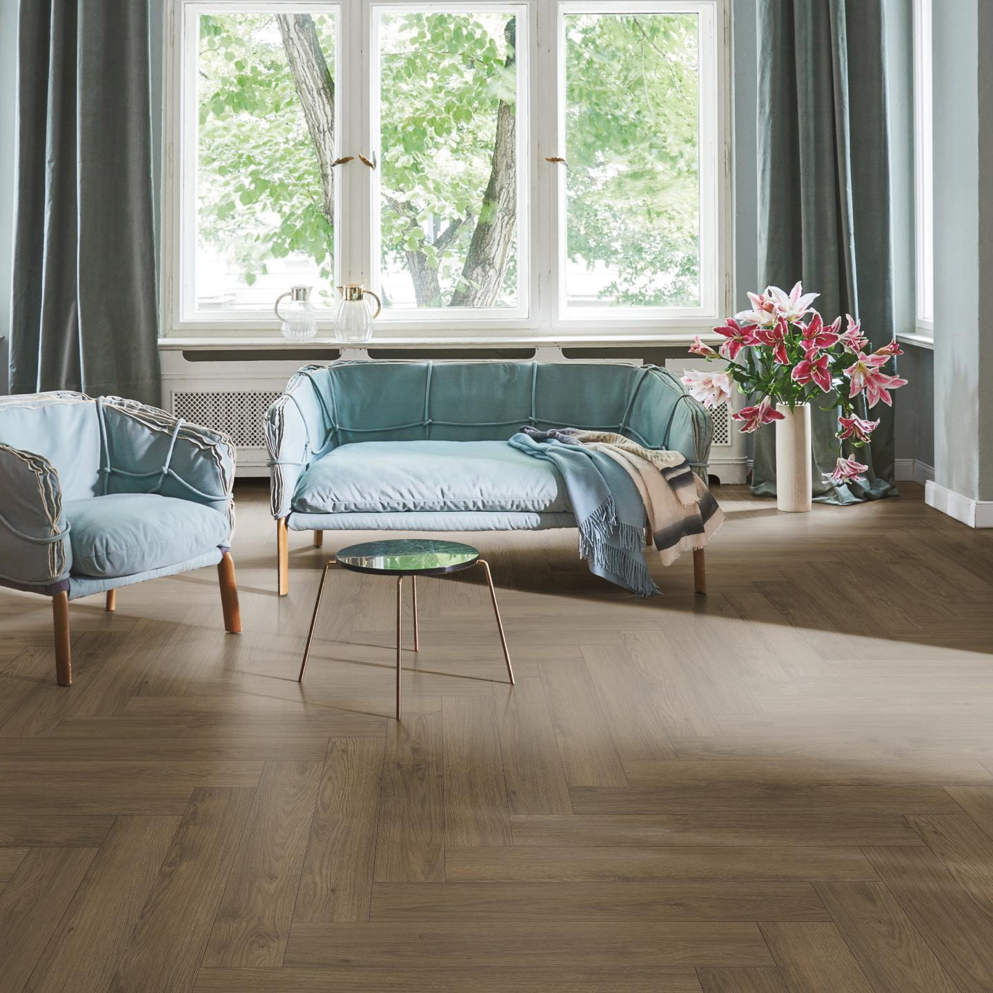 Milieubild Wohnzimmer in Stadtwohnung - Parador Laminat Trendtime 3 Eiche Mont Blanc dunkelbraun Milieubild Wohnzimmer in Stadtwohnung - Parador 1748754