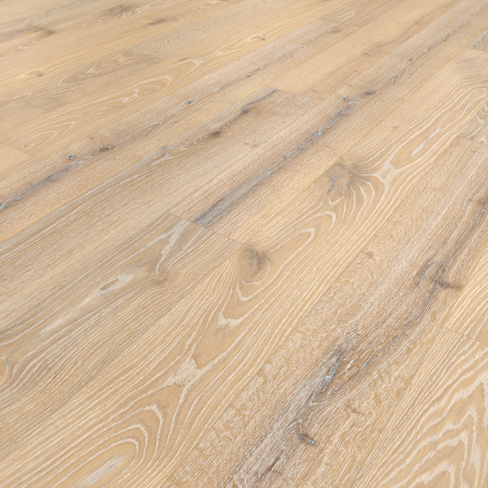 Perspektivische Ansicht - MEISTER Furnierboden HD 100 Natureflex Eiche lebhaft leichtweiß gekälkt Perspektivische Ansicht - MEISTER 500139-2200210-20016