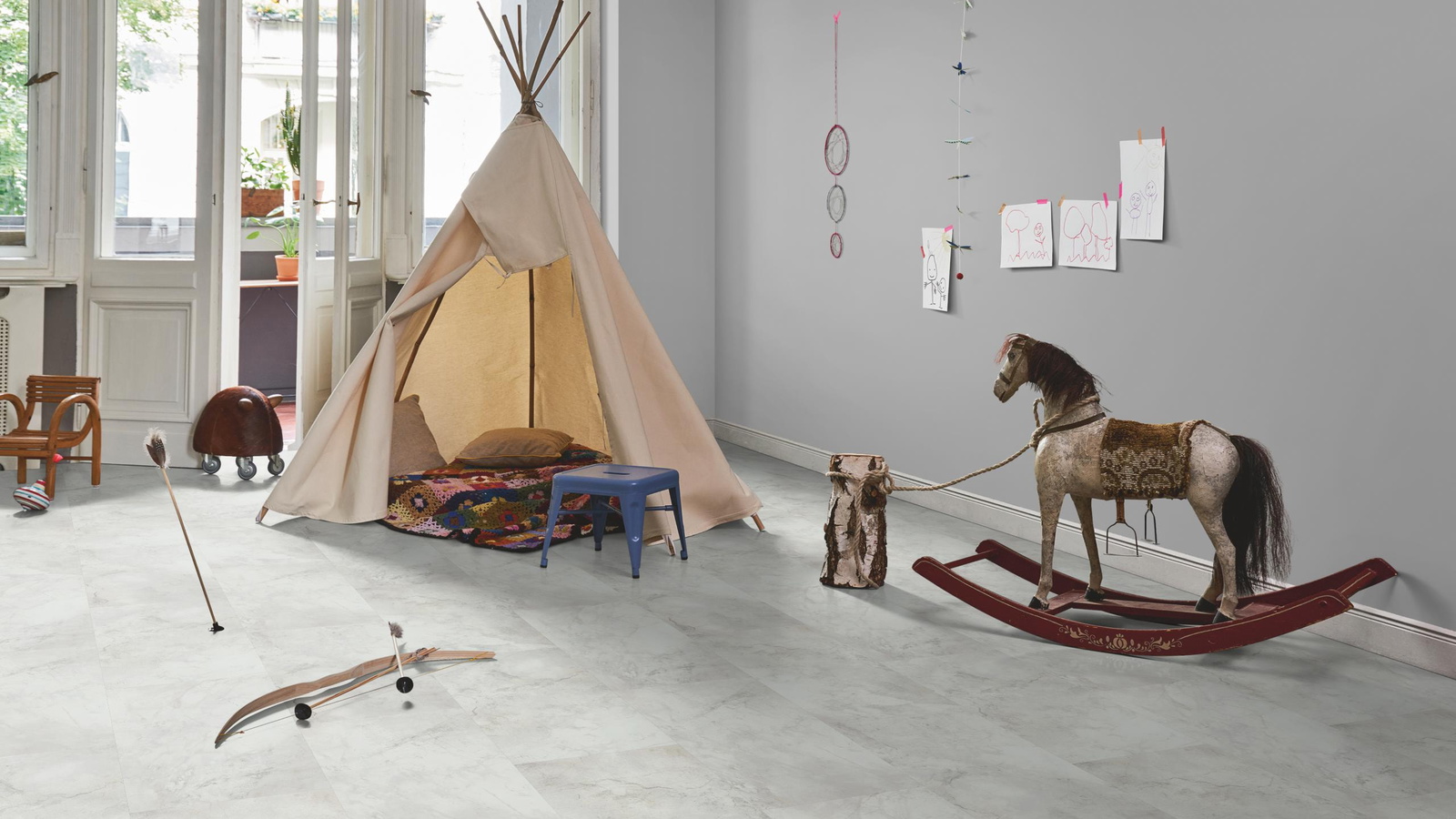 Milieubild Kinderzimmer in Stadtwohnung - Parador Klebe-Vinyl Trendtime 5 Dryback Marmor Abbey weiß Milieubild Kinderzimmer in Stadtwohnung - Parador 1750859
