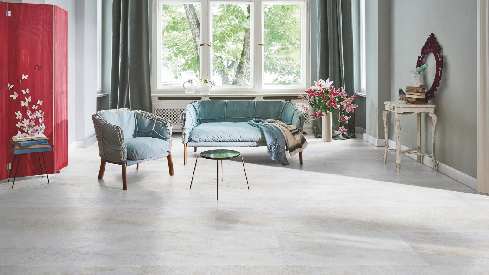 Milieubild Wohnzimmer in Stadtwohnung - Parador Klebe-Vinyl Trendtime 5 Dryback Dolomit weiß Milieubild Wohnzimmer in Stadtwohnung - Parador 1750856