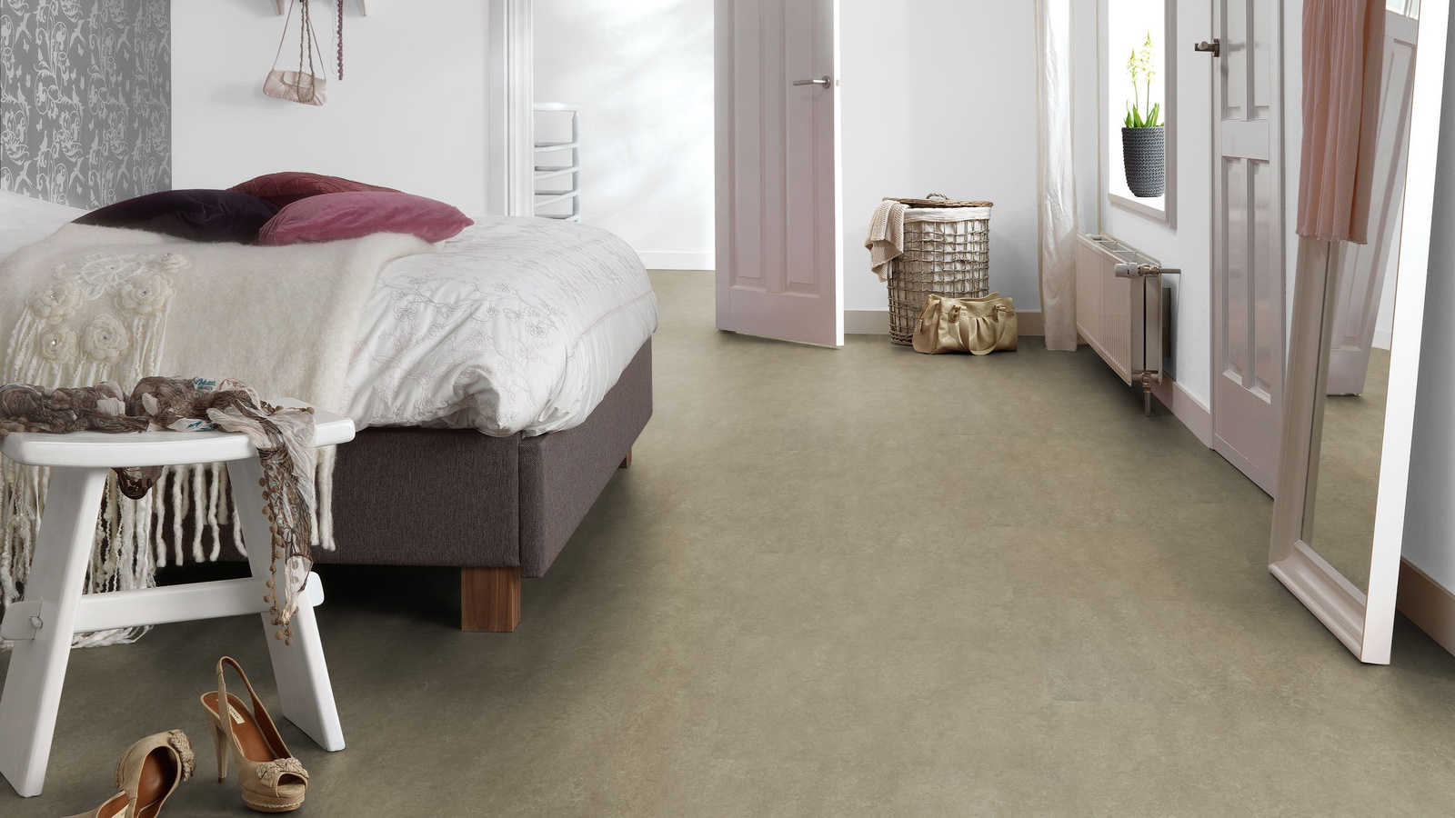 Milieubild Schlafzimmer mit Hocker - Forbo Flooring 255284
