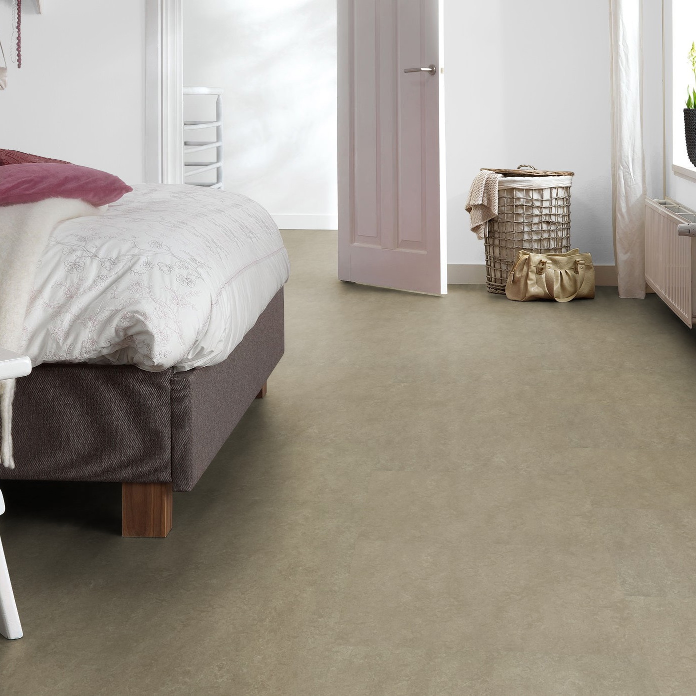 Milieubild Schlafzimmer mit Hocker - Forbo Flooring 255284