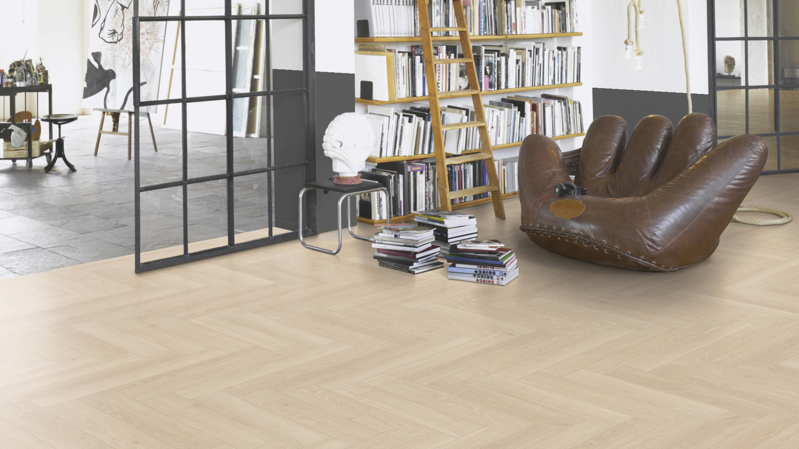 Milieubild Modernes Wohnzimmer mit Atelier - Parador Laminat Trendtime 3 Eiche Studioline geschliffen Milieubild Modernes Wohnzimmer mit Atelier - Parador 1747863