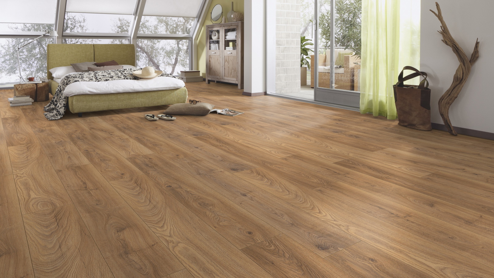 Milieubild Schlafzimmer im modernen Dachgeschoss - Meister Laminat LD 150 Eiche Hazelbrook Milieubild Schlafzimmer im modernen Dachgeschoss - Meister 600017-1288198-07013