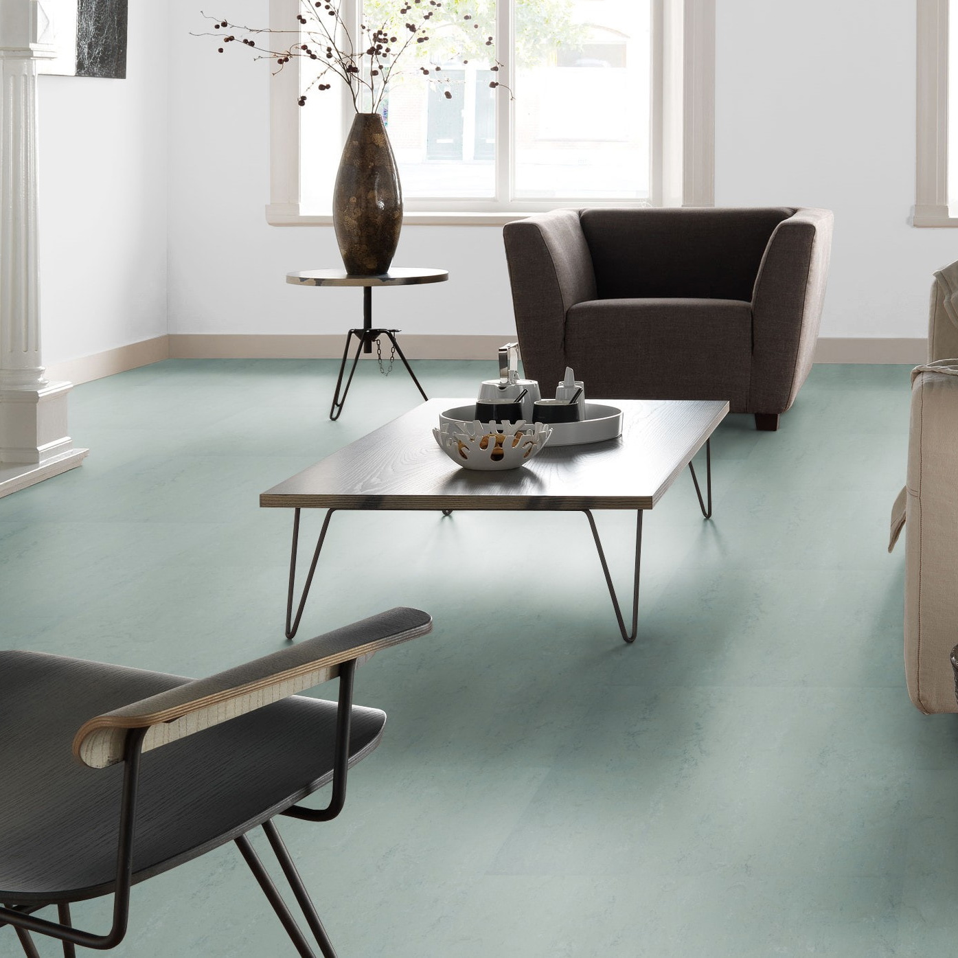 Milieubild Altbau-Wohnzimmer mit Kamin - Forbo Flooring Marmoleum Modular Accent Blue Ice Milieubild Altbau-Wohnzimmer mit Kamin - Forbo Flooring 255337