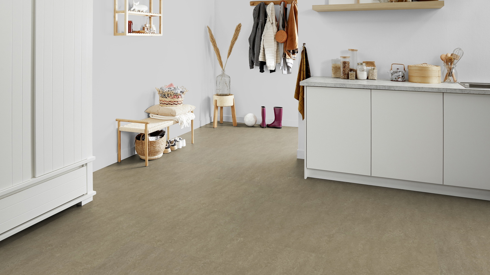 Milieubild Kompakte Küchenzeile im offenen Wohnbereich - Forbo Flooring 255284