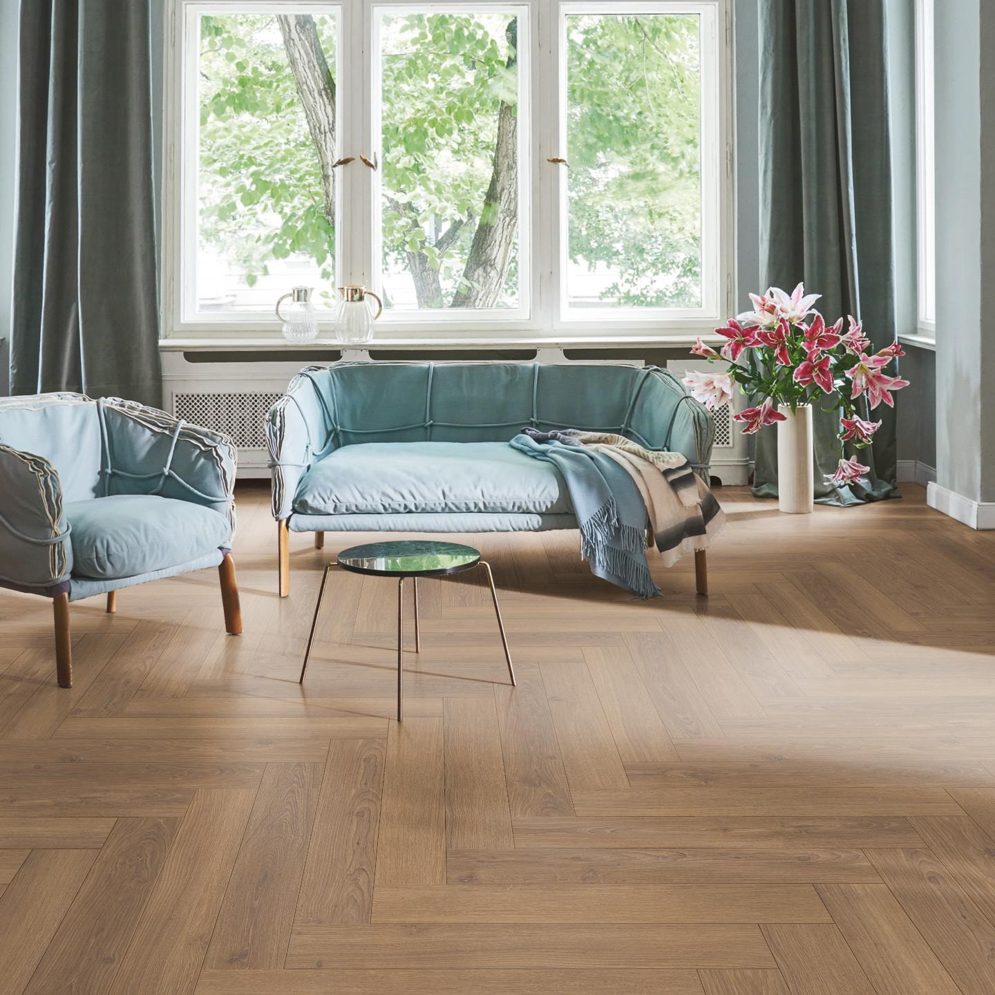 Milieubild Wohnzimmer in Stadtwohnung - Parador Laminat Trendtime 3 Eiche Studioline honig Milieubild Wohnzimmer in Stadtwohnung - Parador 1747864