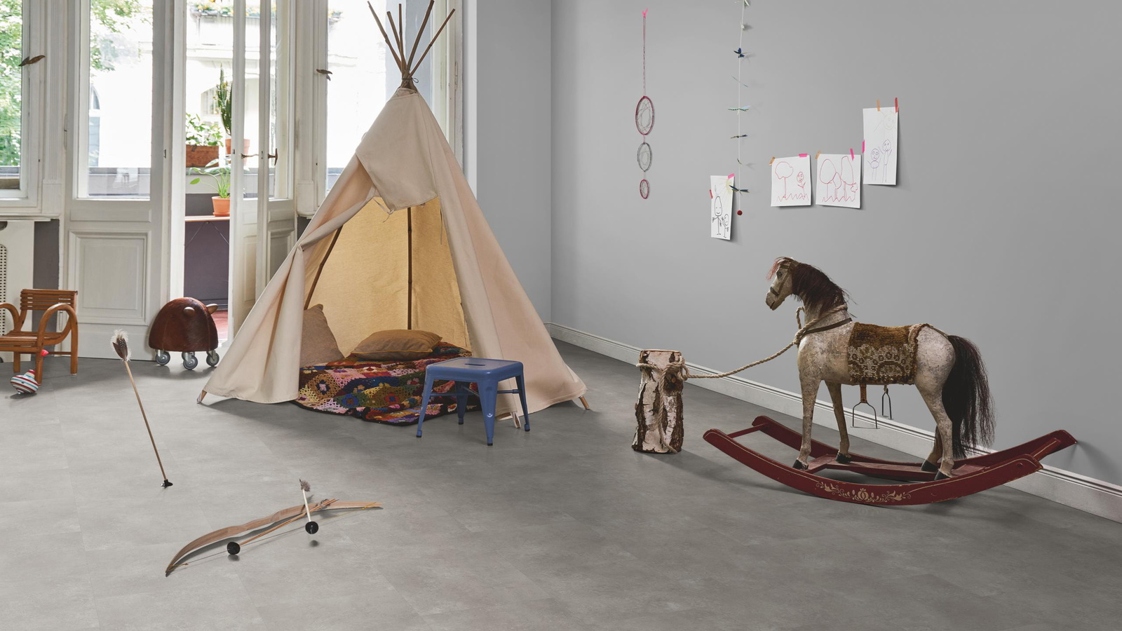 Milieubild Kinderzimmer in Stadtwohnung - Parador Klebe-Vinyl Trendtime 5 Dryback Stein Trafalgar hellgrau Milieubild Kinderzimmer in Stadtwohnung - Parador 1750861