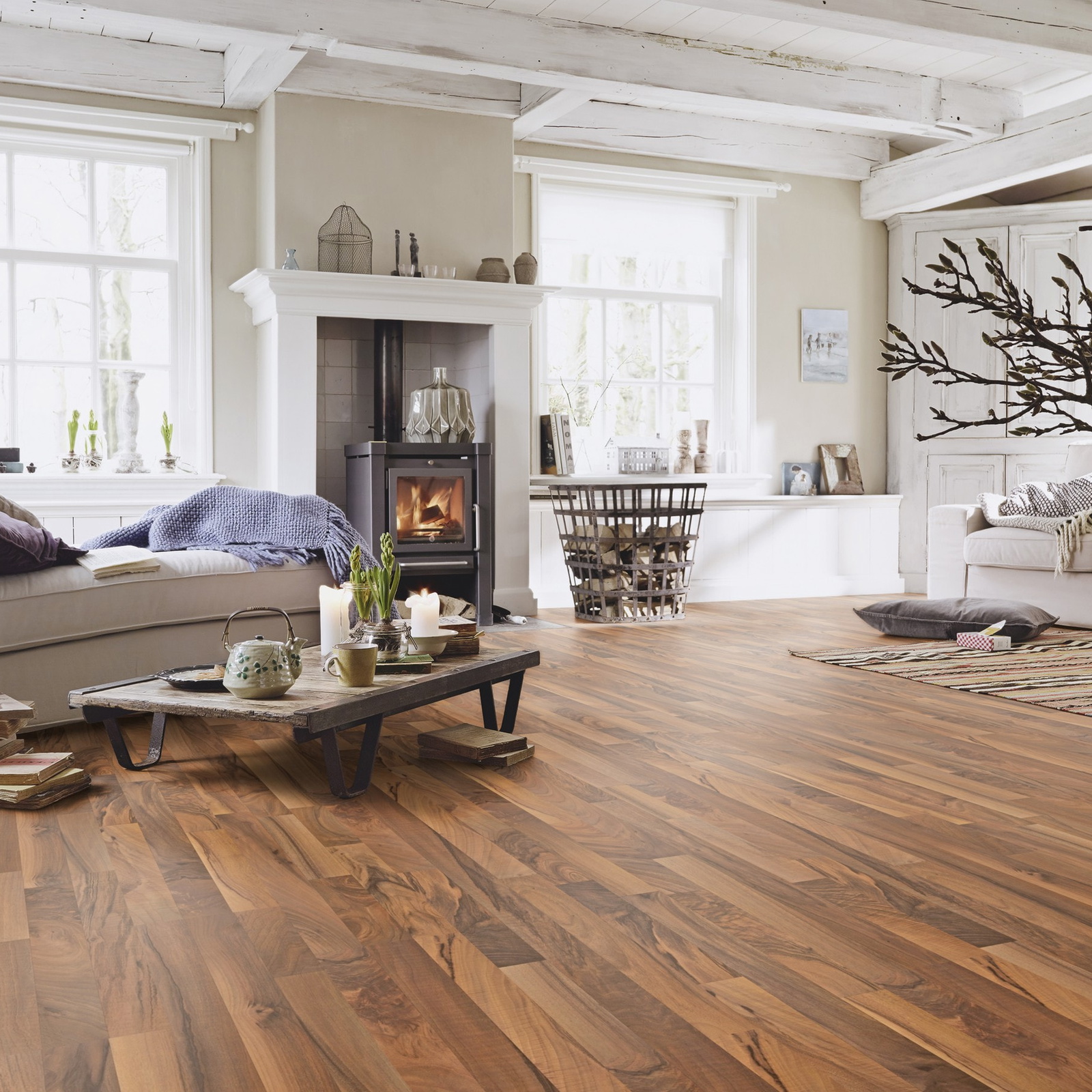 Milieubild Wohnzimmer im Landhaus-Stil - MEISTER Laminat LC 55 Nussbaum Milieubild Wohnzimmer im Landhaus-Stil - MEISTER 600012-1288198-00211