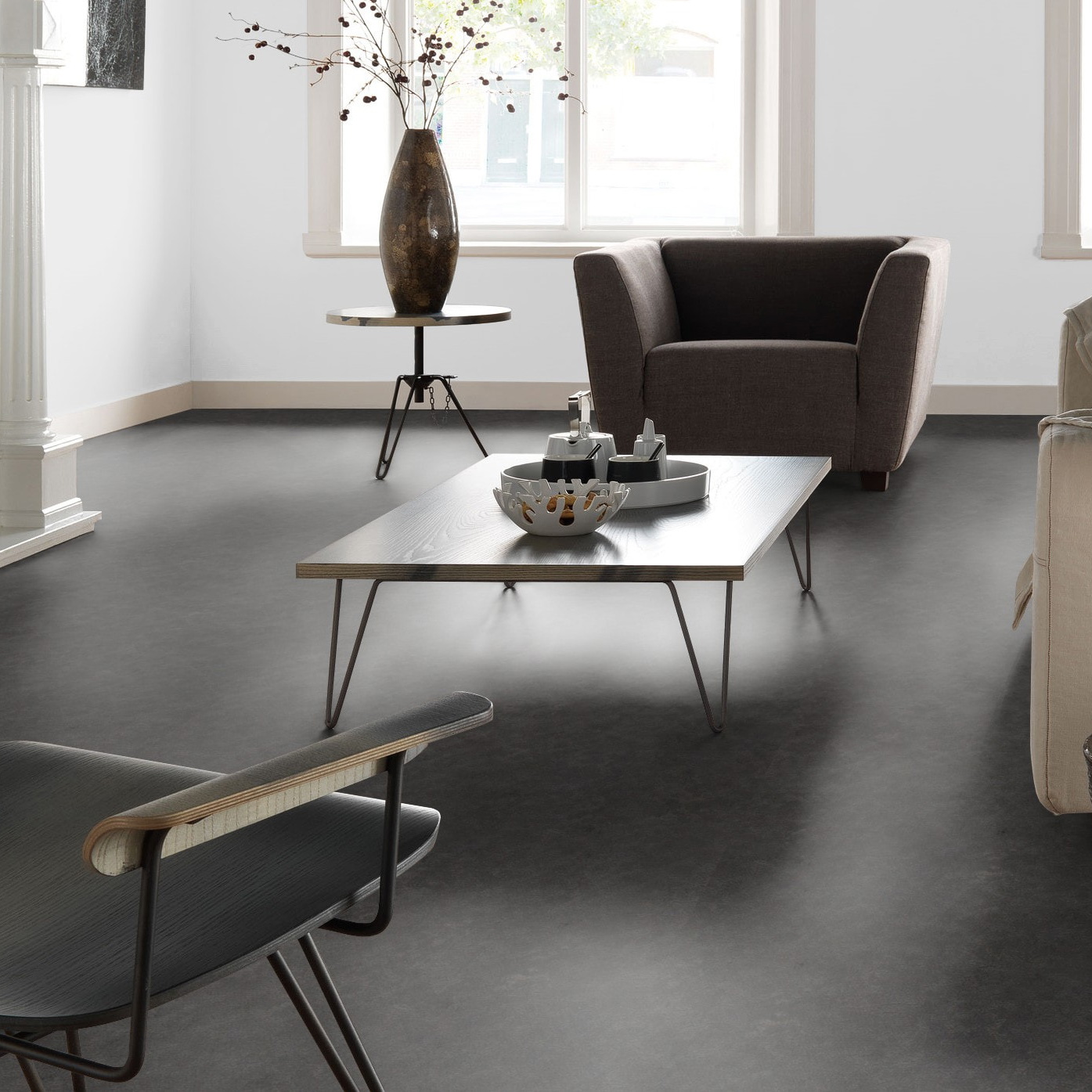 Milieubild Altbau-Wohnzimmer mit Kamin - Forbo Flooring Marmoleum Click Black Hole Milieubild Altbau-Wohnzimmer mit Kamin - Forbo Flooring 176499
