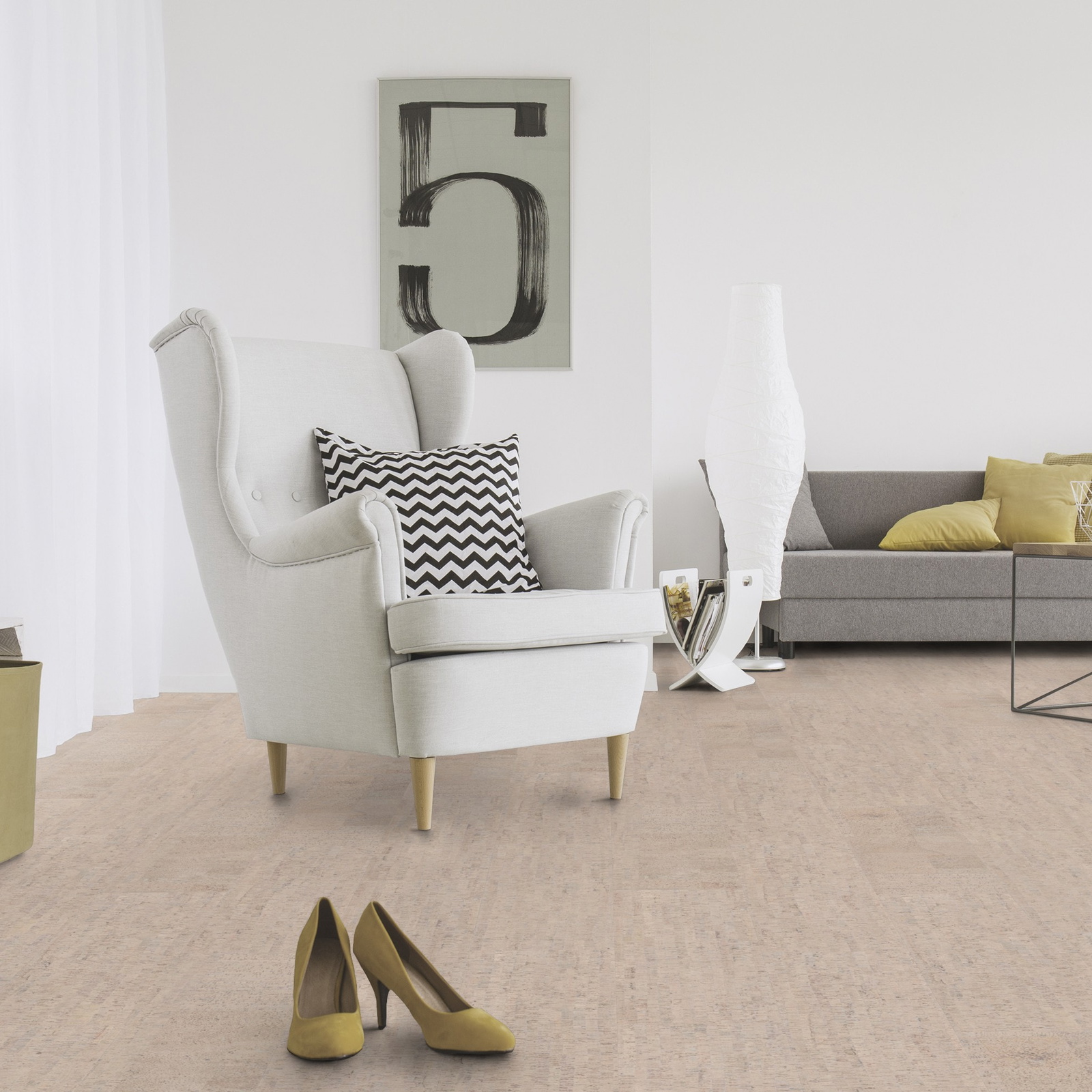 Milieubild Wohnzimmer mit Sessel und Sofa - Wicanders HDF Klick-Korkboden cork Essence Fashionable Antique White Milieubild Wohnzimmer mit Sessel und Sofa - Wicanders 80001288