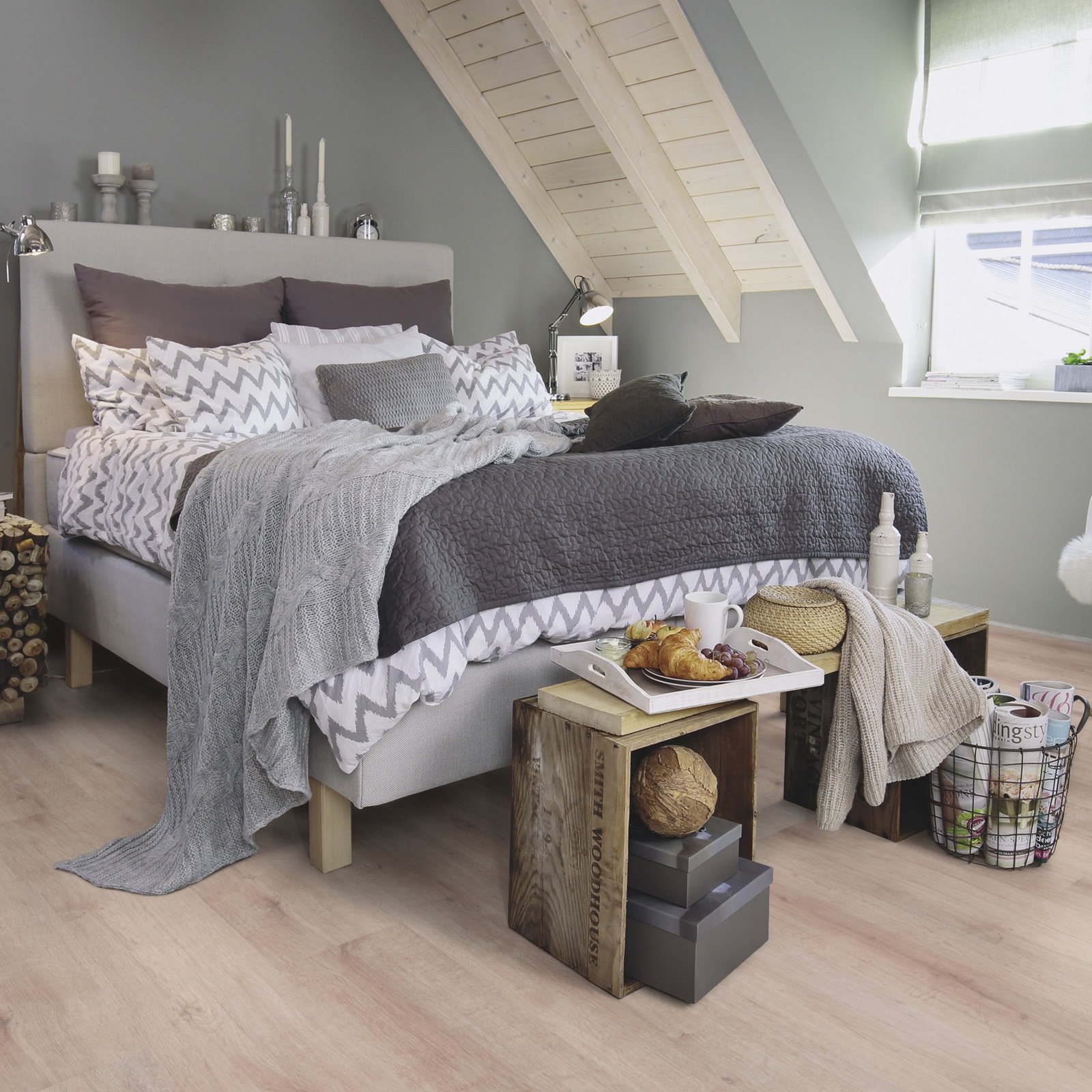 Milieubild Schlafzimmer im modernen Dachgeschoss - wineo MLP313R
