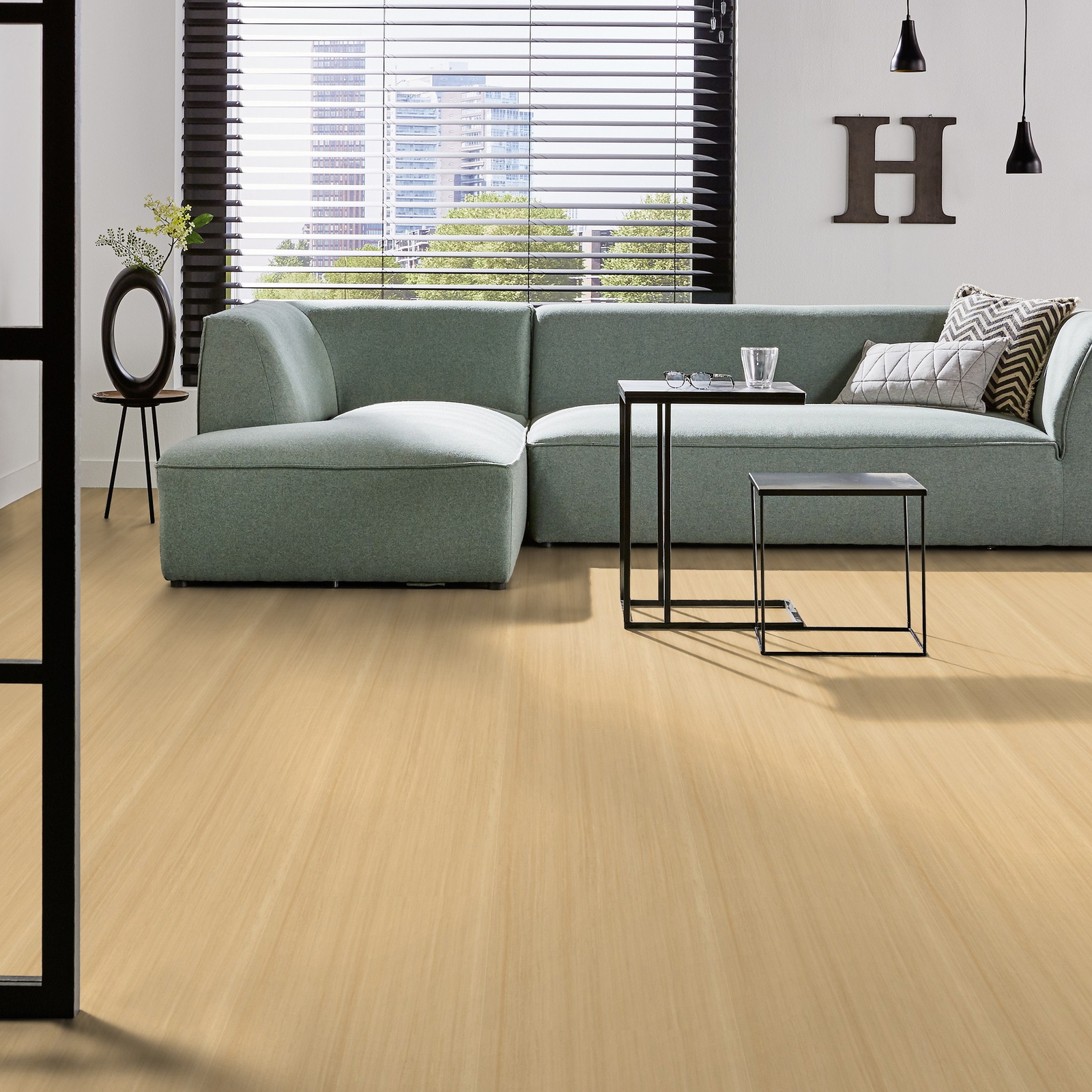 Milieubild Modernes Wohnzimmer mit mintgrünem Sofa - Forbo Flooring Marmoleum Click Pacific Beaches Milieubild Modernes Wohnzimmer mit mintgrünem Sofa - Forbo Flooring 176503