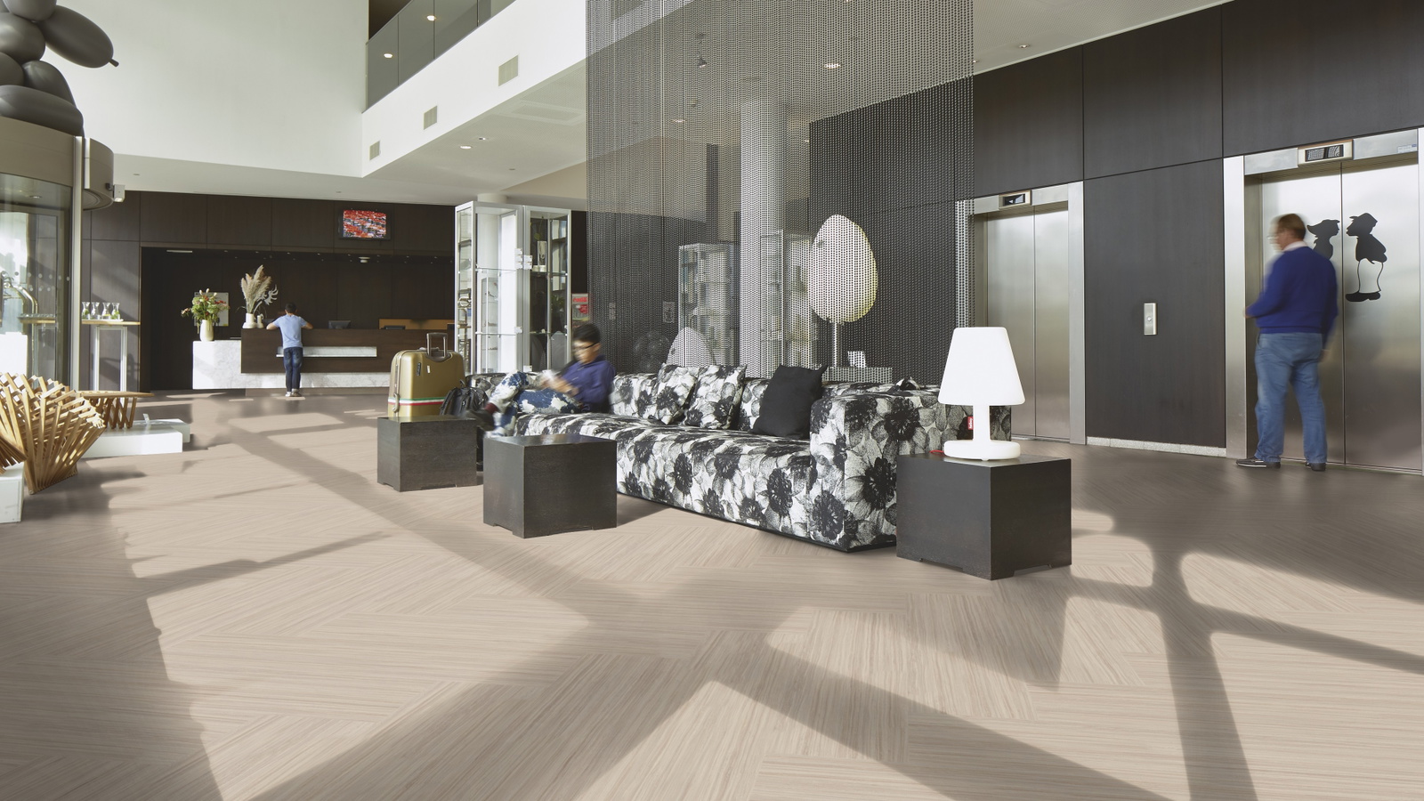 Milieubild Hotellobby mit Rezeption - Forbo Flooring Klebe-Bioboden Modular Lines Rocky Ice Milieubild Hotellobby mit Rezeption - Forbo Flooring 168299