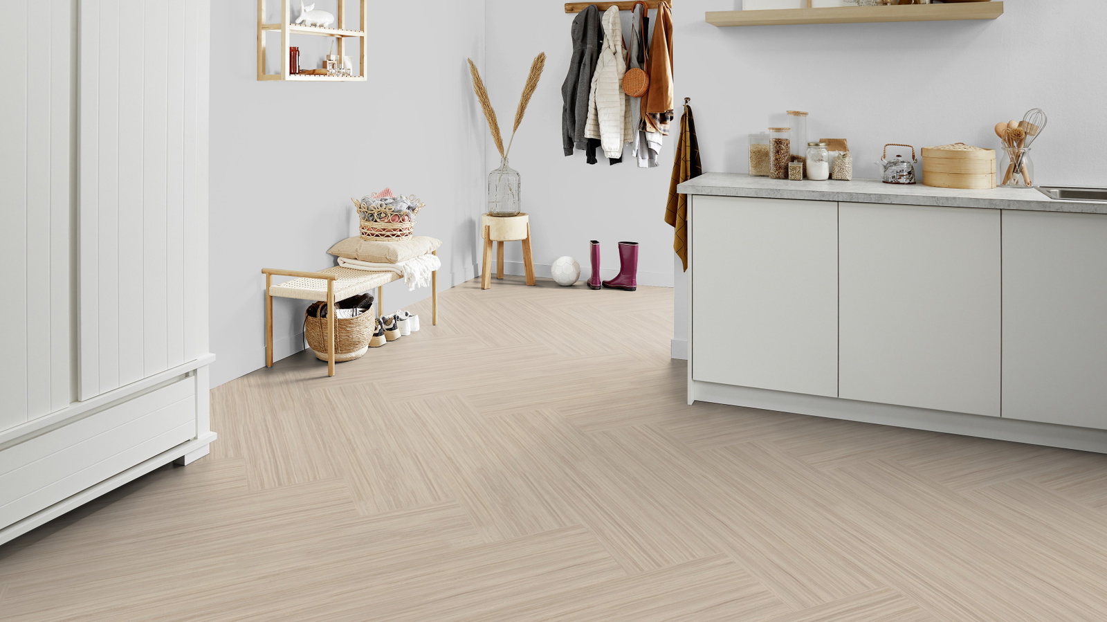 Milieubild Kompakte Küchenzeile im offenen Wohnbereich - Forbo Flooring Klebe-Bioboden Modular Lines Rocky Ice Milieubild Kompakte Küchenzeile im offenen Wohnbereich - Forbo Flooring 168299